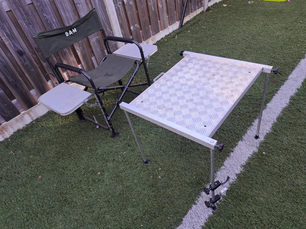 Campingstoel met zijtafel en visplateau, Ophalen of Verzenden