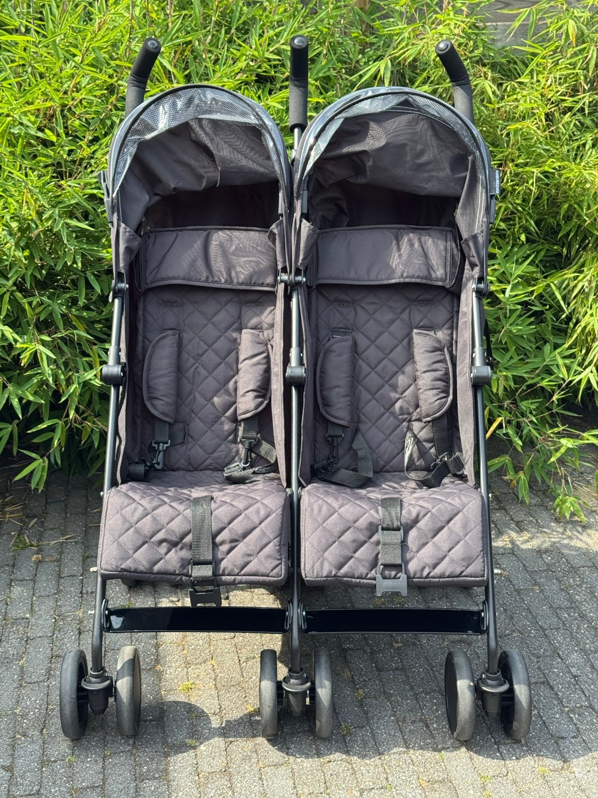 Zwarte Duowagen - Ideaal voor Tweelingen 7 maanden oud, Kinderen en Baby's, Kinderwagens en Combinaties, Duowagen, Zo goed als nieuw