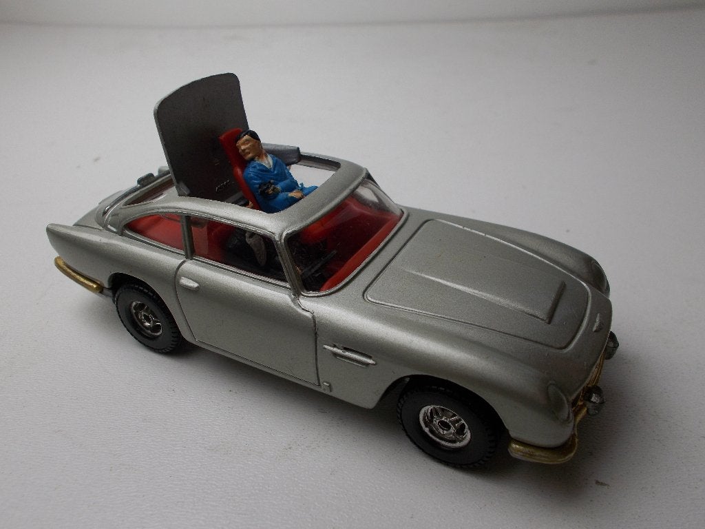 Vintage Corgi JAMES BOND 007 ASTON MARTIN DB5 + BANDIET! (B)
