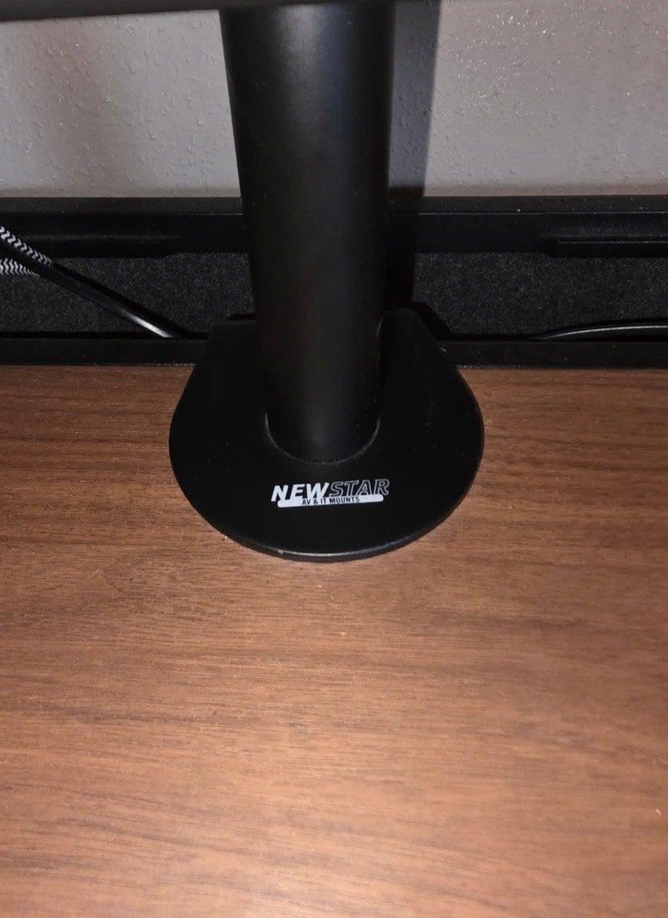 Foto 8 van LG Monitoren (2x) met NewStar arm + optioneel ThinkPad Dock