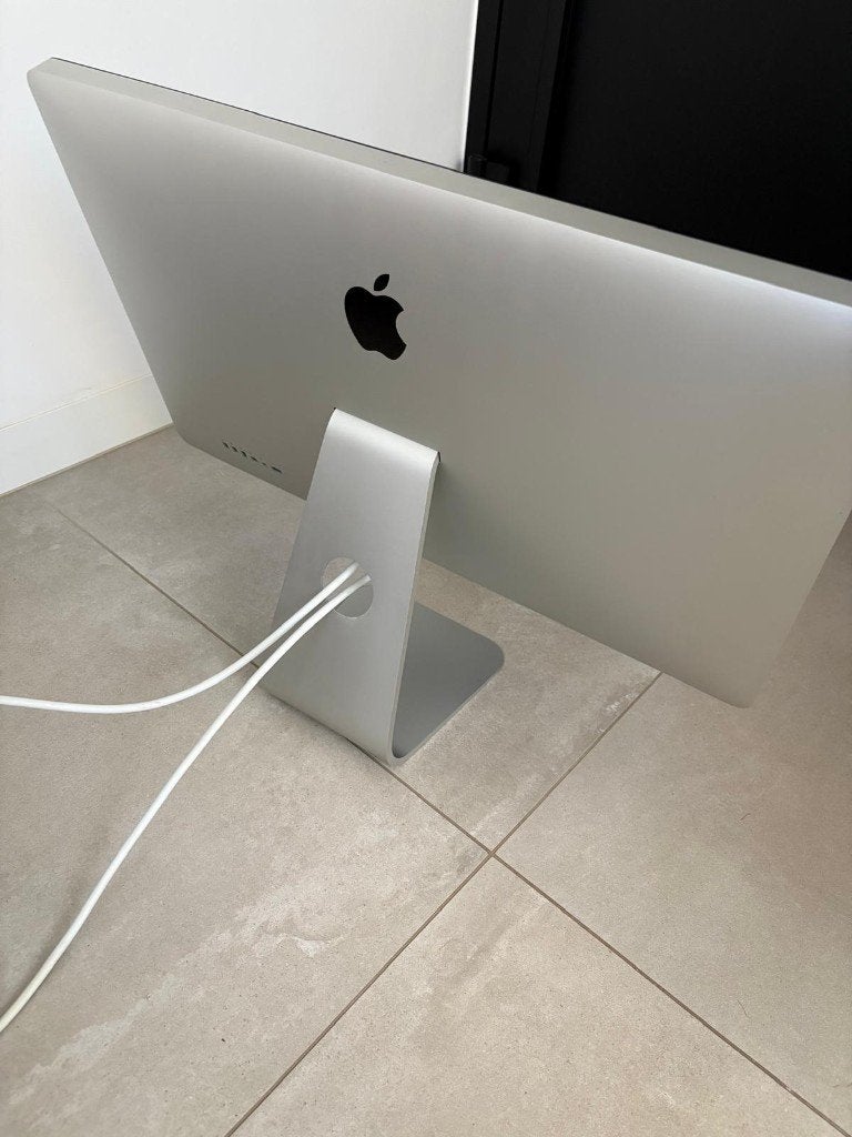 Apple Thunderbolt computerscherm / monitor (27 inch) + USB-C, Ophalen, IPS, Zo goed als nieuw, USB-C