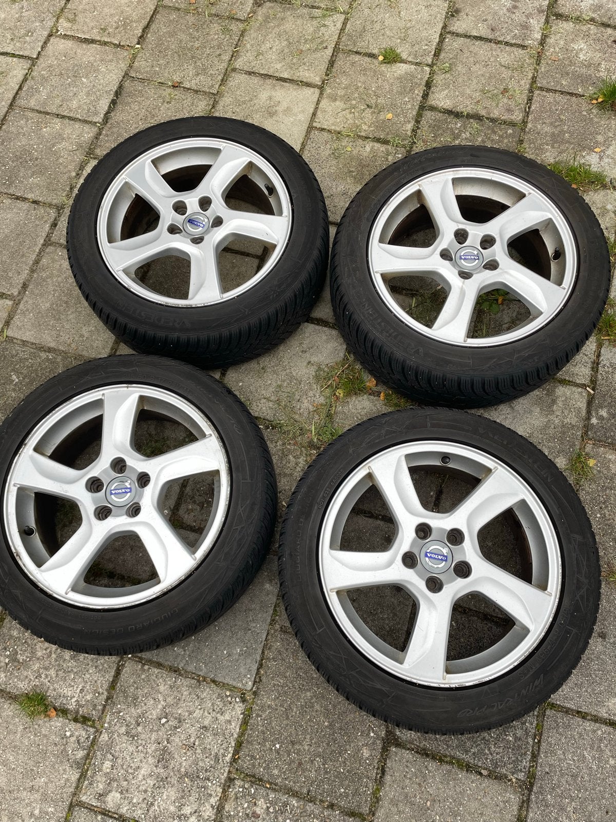 Volvo 17 inch velgen met Vredestein winterbanden 215/50 R17, Ophalen, Banden en Velgen, 17 inch, Winterbanden