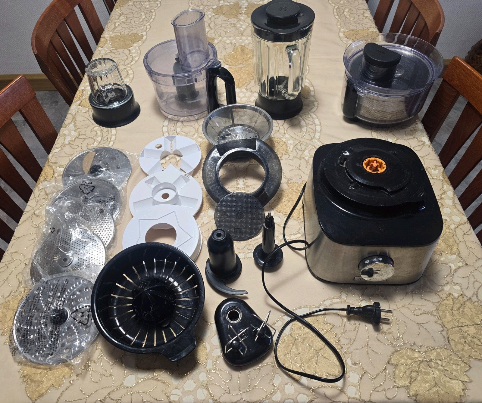 Foodprocessor kenwood Multipro Compacte met veel extra onder, 1 tot 2 liter, Ophalen of Verzenden, Zo goed als nieuw, 2 snelheden