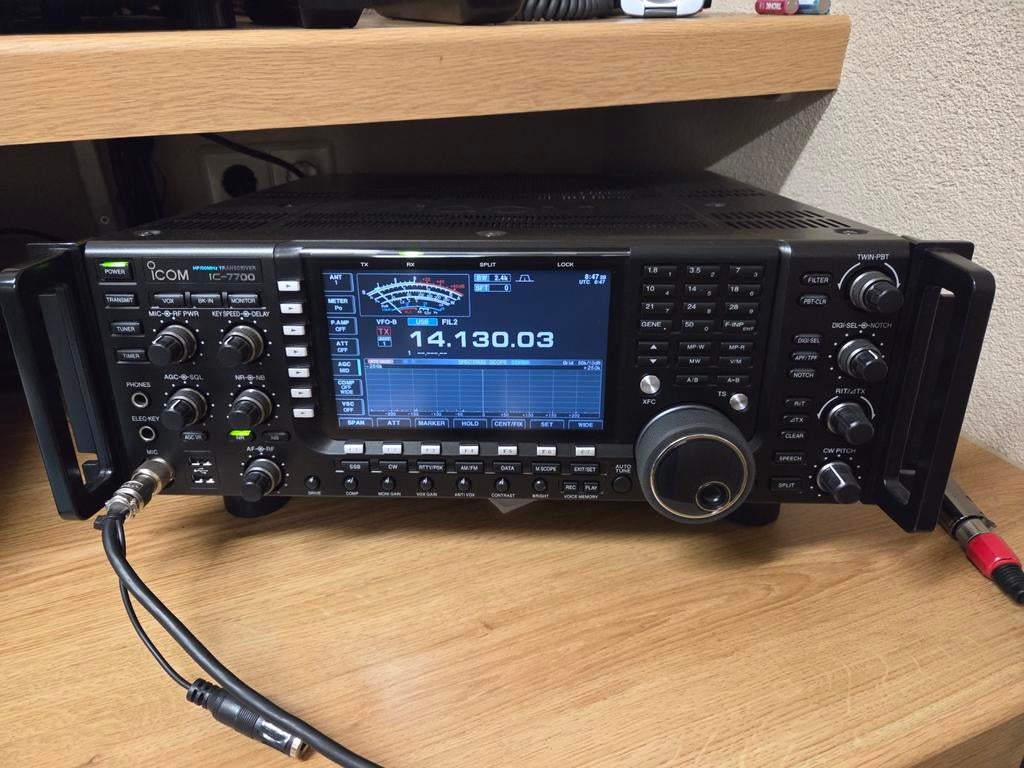 Icom IC7700 nieuwstaat., Telecommunicatie, Zenders en Ontvangers, Ophalen, Zo goed als nieuw