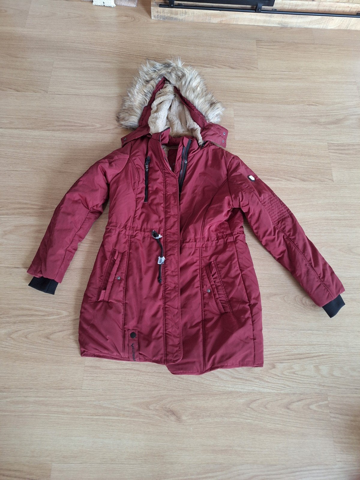 Jas met bontkraag - Maat 46, Kleding | Dames, Jassen | Winter, Ophalen, Zo goed als nieuw, Maat 46/48 (XL) of groter, Rood
