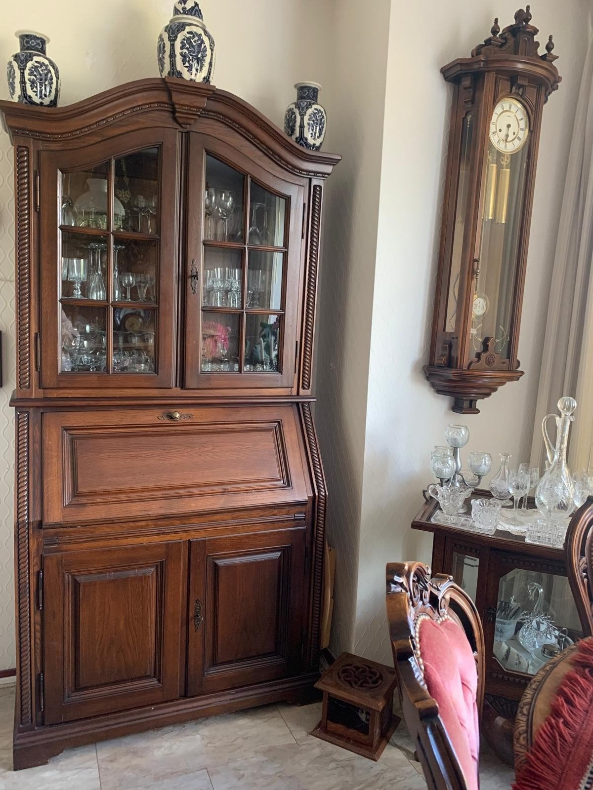 Antieke houten vitrinekast met secretaire, Antiek en Kunst, Ophalen