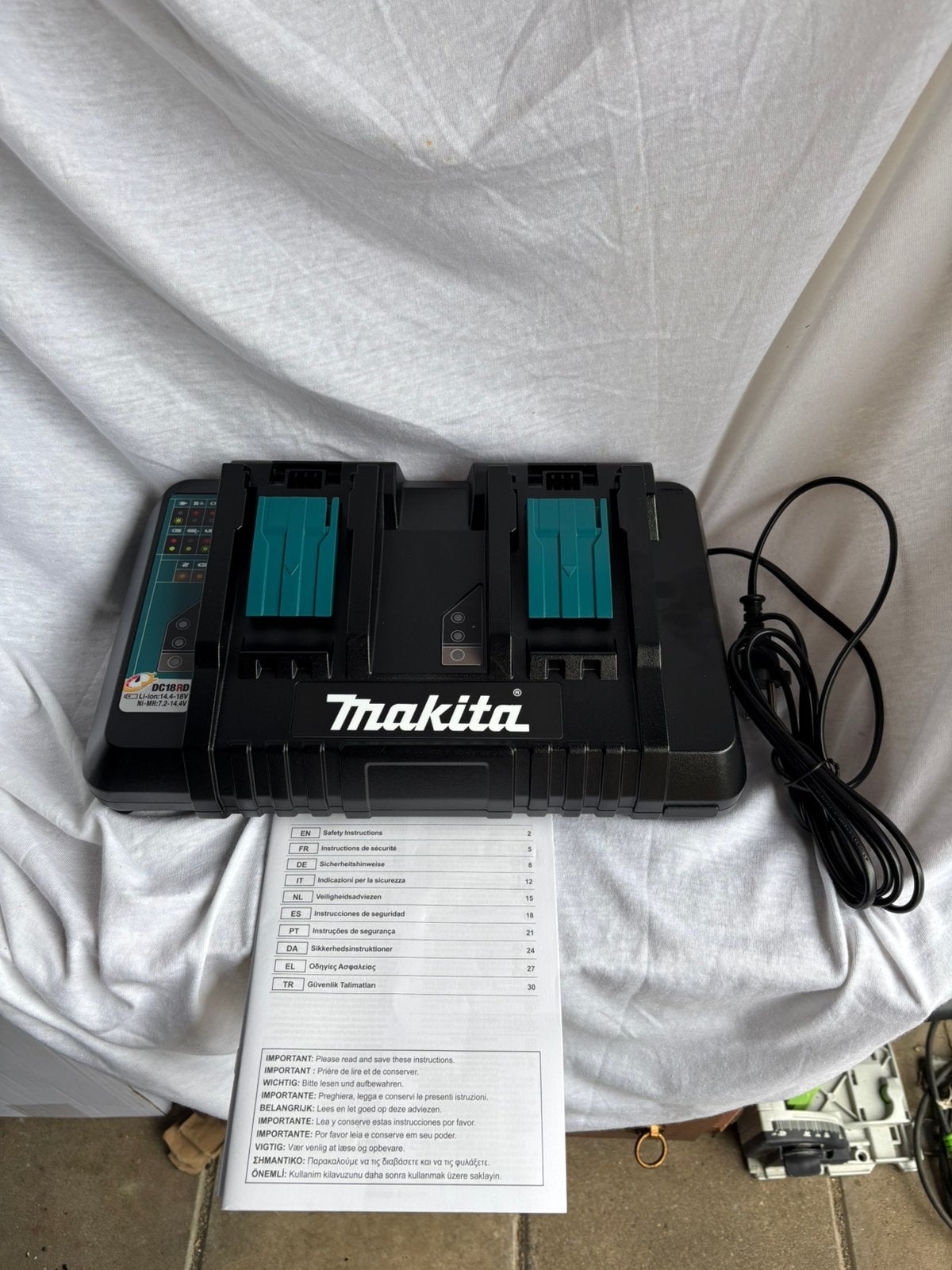 Nieuwe Makita DC18RD Dubbele Snellader, Ophalen of Verzenden, Nieuw