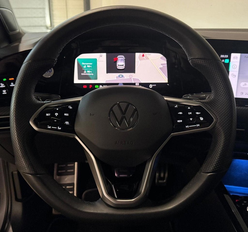 Volkswagen Golf 1.5 eTSI R-Line PANO KEYLESS CAM, 4 cilinders, Adaptive Cruise Control, Bedrijf, Grijs