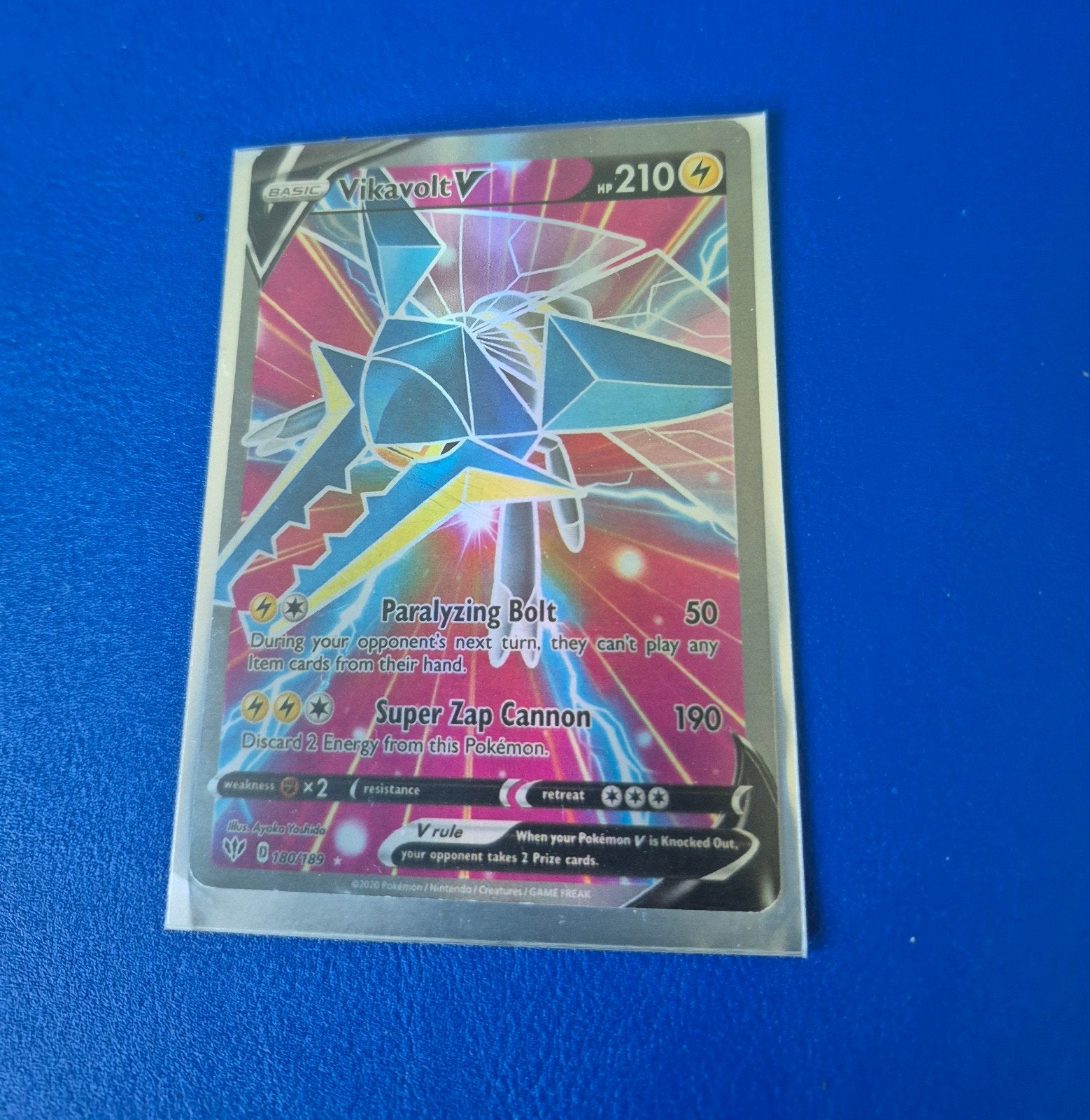 Pokémon Kaart Vikavolt V (150/189) - Zo goed als nieuw, Ophalen of Verzenden, Zo goed als nieuw, Losse kaart