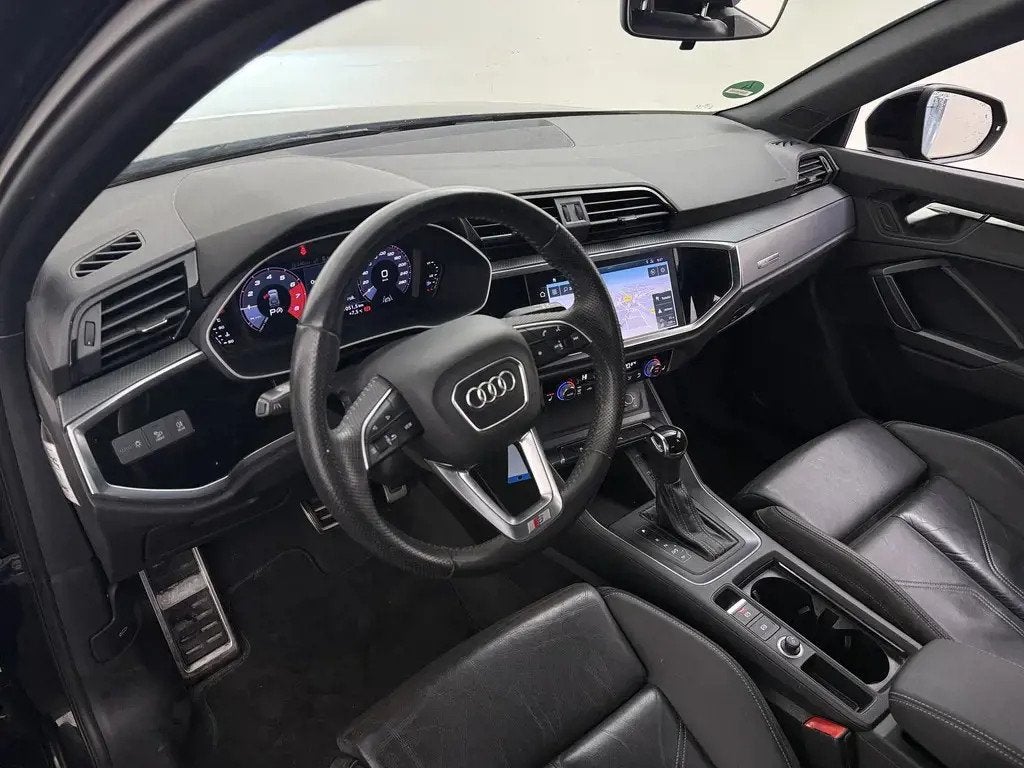 Audi Q3 35 TFSI S Line Aut. | 3x S-Line | Lederen Stoelen |, 4 cilinders, 150 pk, Zwart, Bedrijf