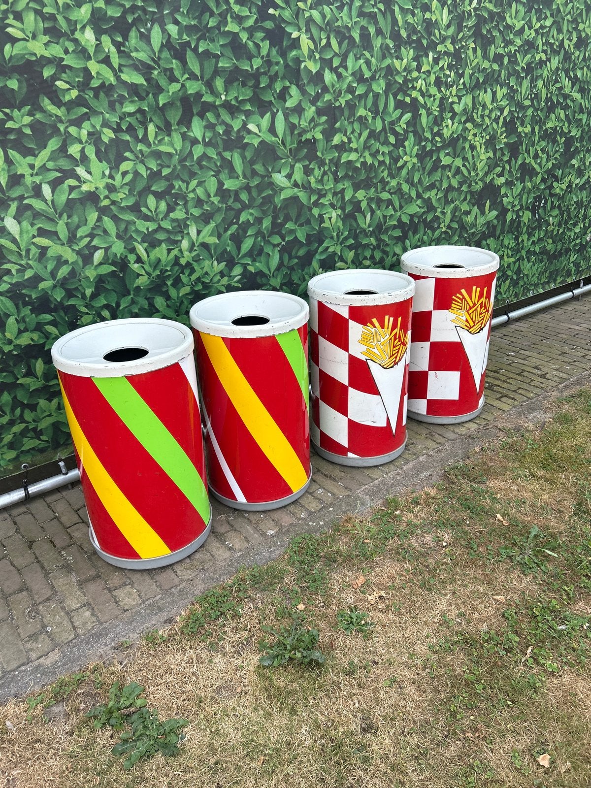 Set van 4 vrolijke afvalbakken - Friet en Kleurrijk Design, Huis en Inrichting, Ophalen, Gebruikt