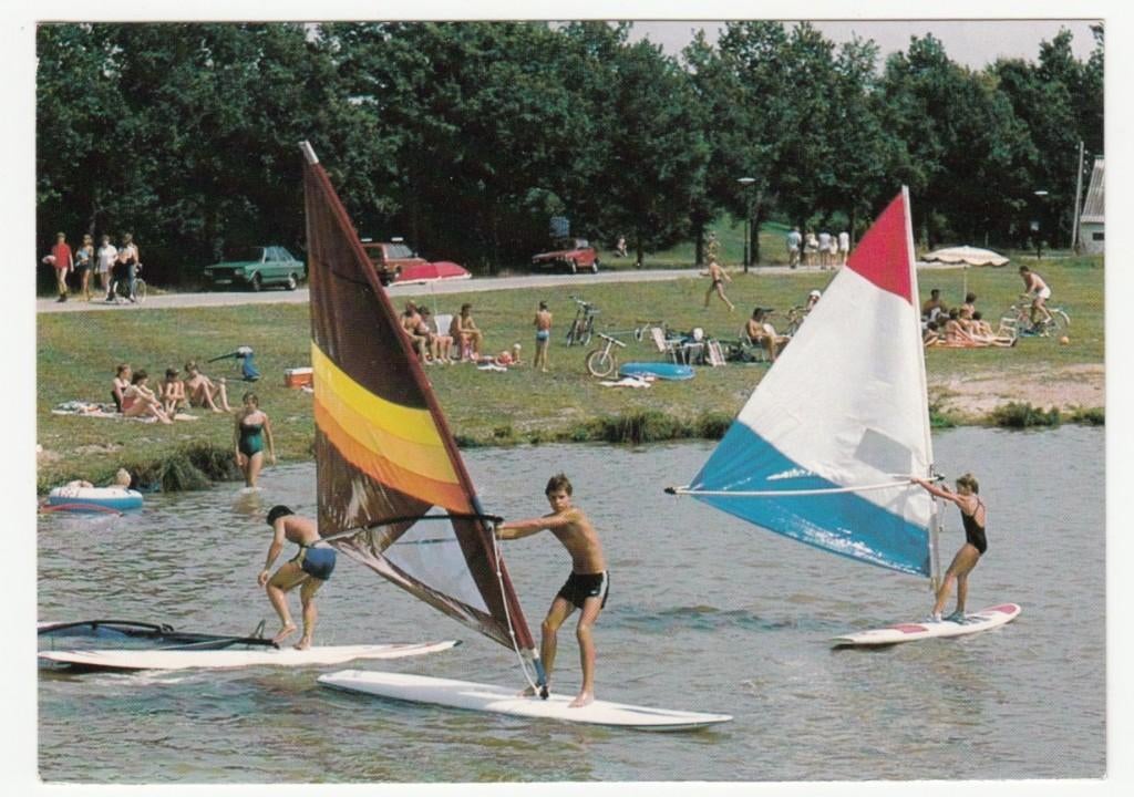 Arcen  Surfen Klein Vink Gelopen 1998, Verzamelen, Ansichtkaarten | Nederland, Verzenden, 1980 tot heden, Gelopen, Limburg