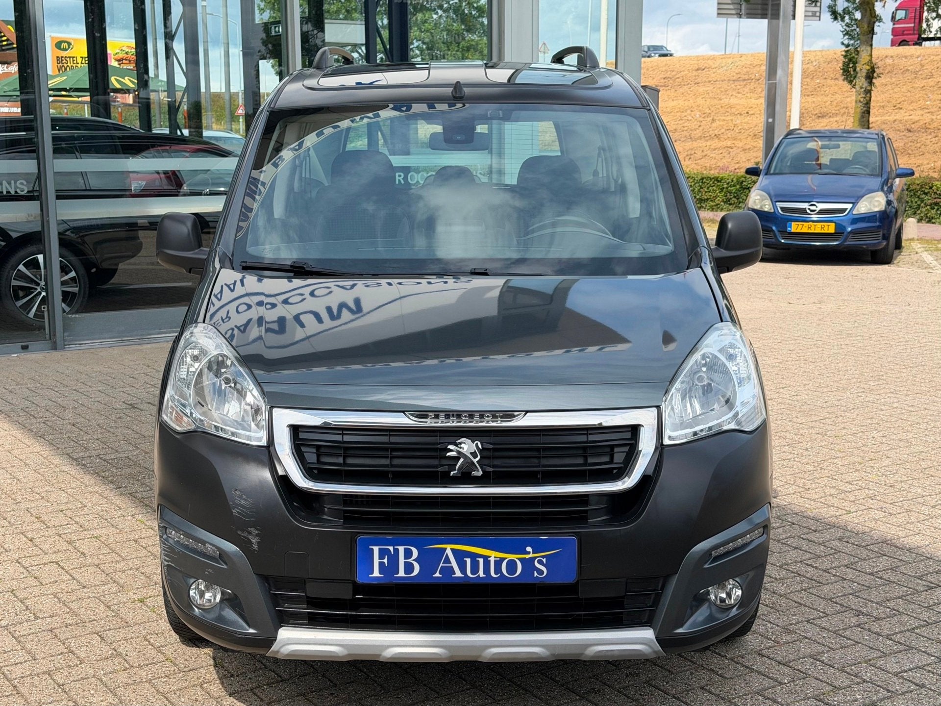 Peugeot Partner Tepee 1.2 PureTech Active Airco Cruise Navi, Auto's, Peugeot, Voorwielaandrijving, Stof, Gebruikt, 1199 cc