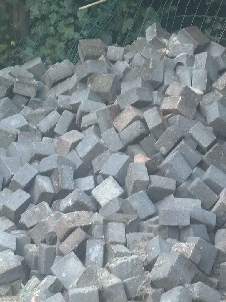 350 stuks koppelstones GRATIS af te halen, Ophalen, Gebruikt, Klinkers, 10 m² of meer