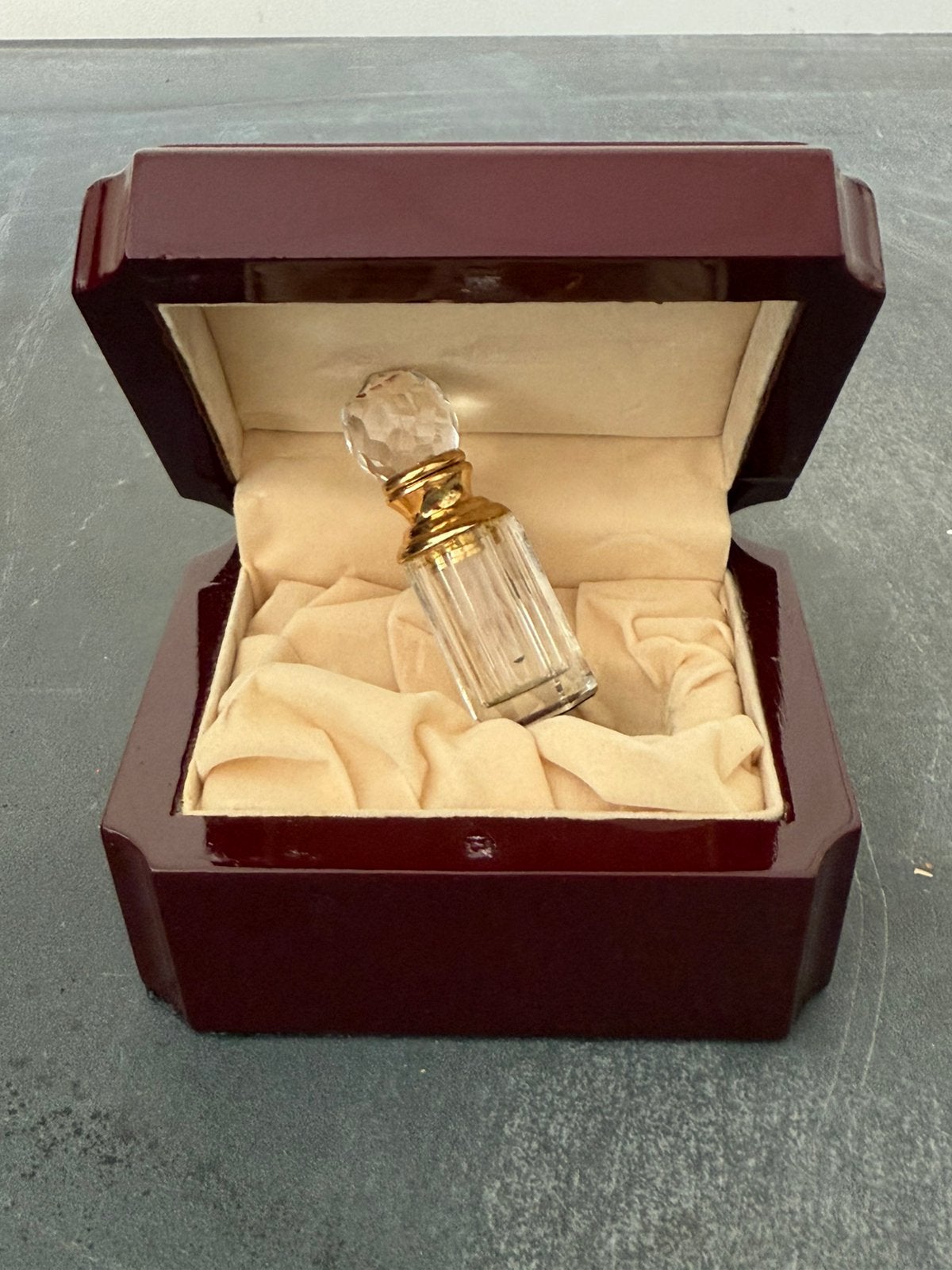 Parfumflesjes diverse soorten met kristal in luxe verpakking, Antiek en Kunst, Ophalen