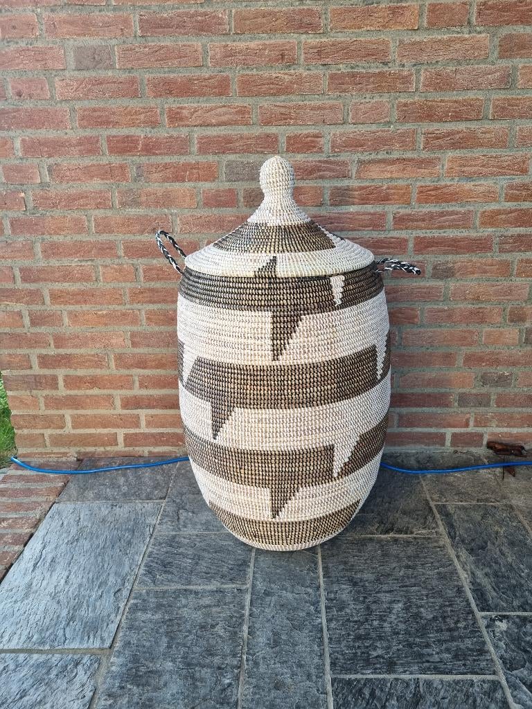 Afrikaanse zwart wit opbergmand wasmand handgemaakt Senegal, Huis en Inrichting, Woonaccessoires | Schalen en Manden, Nieuw, Mand