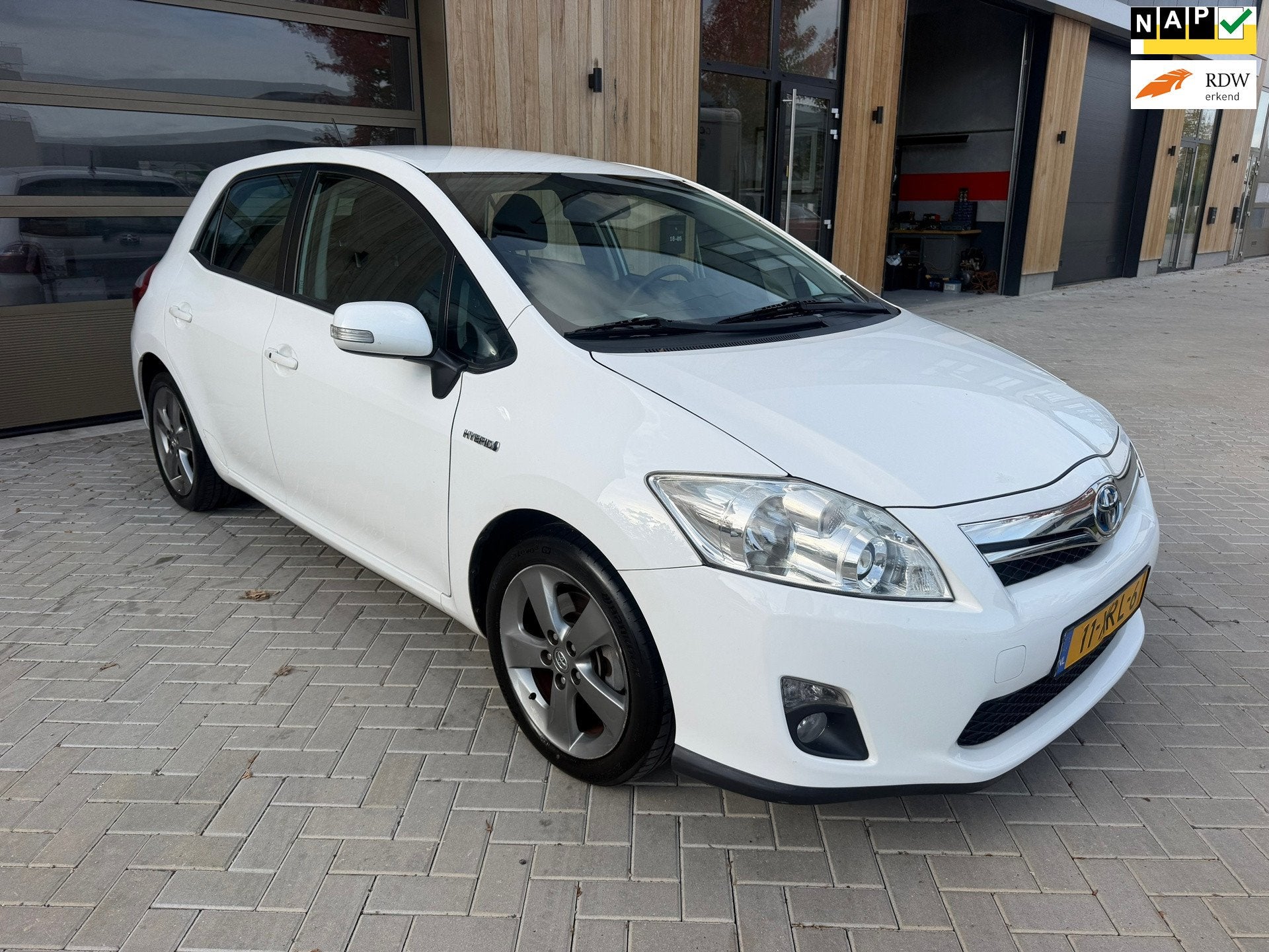 Toyota Auris 1.8 Full Hybrid Executive Business 5DRS|Automaa, Auto's, Euro 5, Gebruikt, Zwart, 4 cilinders
