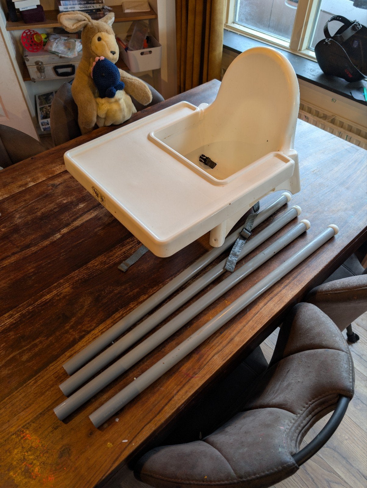 IKEA Antilop kinderstoel met riem, poten en blad, Ophalen, Zo goed als nieuw, Overige typen, Gordel(s)