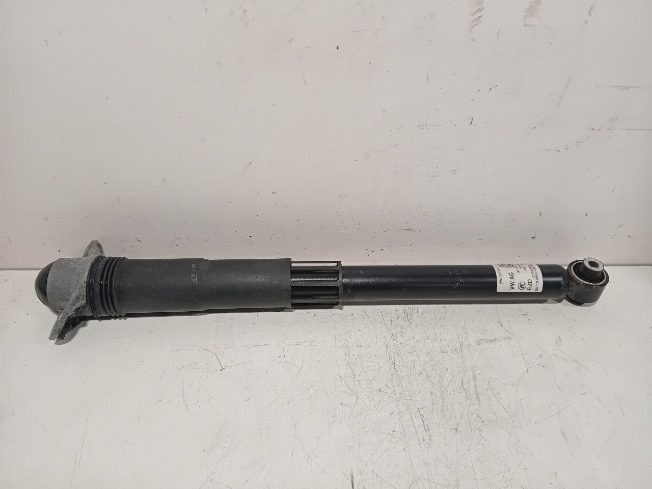 Schokbreker links achter Volkswagen Golf, Onderdelen@venauto.nl, Van der Ven Autorecycling B.V., Gebruikt, Ettenseweg 76, 4706 PB Roosendaal, The Netherlands