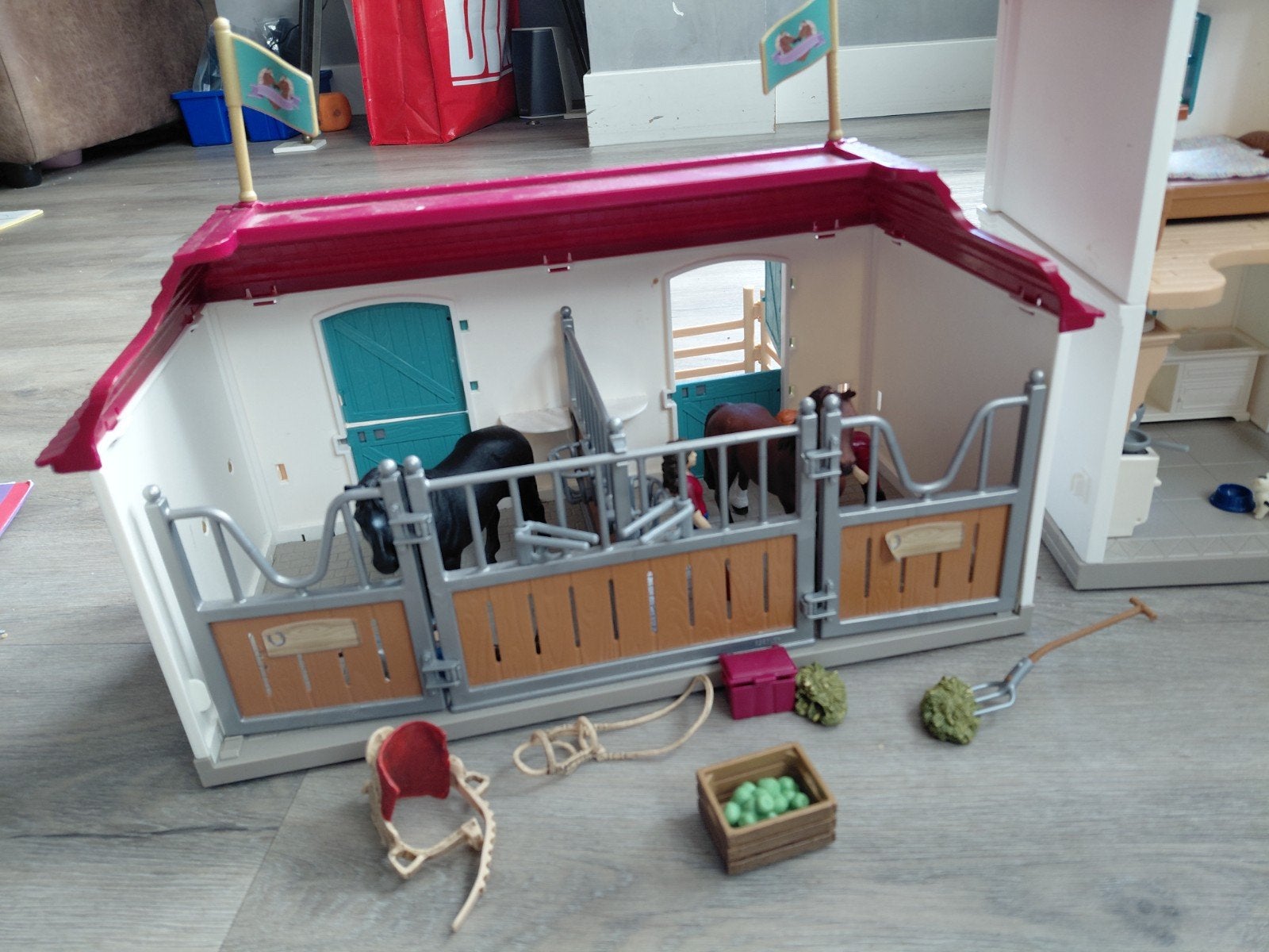 Schleich Paardenstal met Woonhuis - Zo goed als nieuw, Kinderen en Baby's, Speelgoed | Poppenhuizen, Ophalen, Zo goed als nieuw