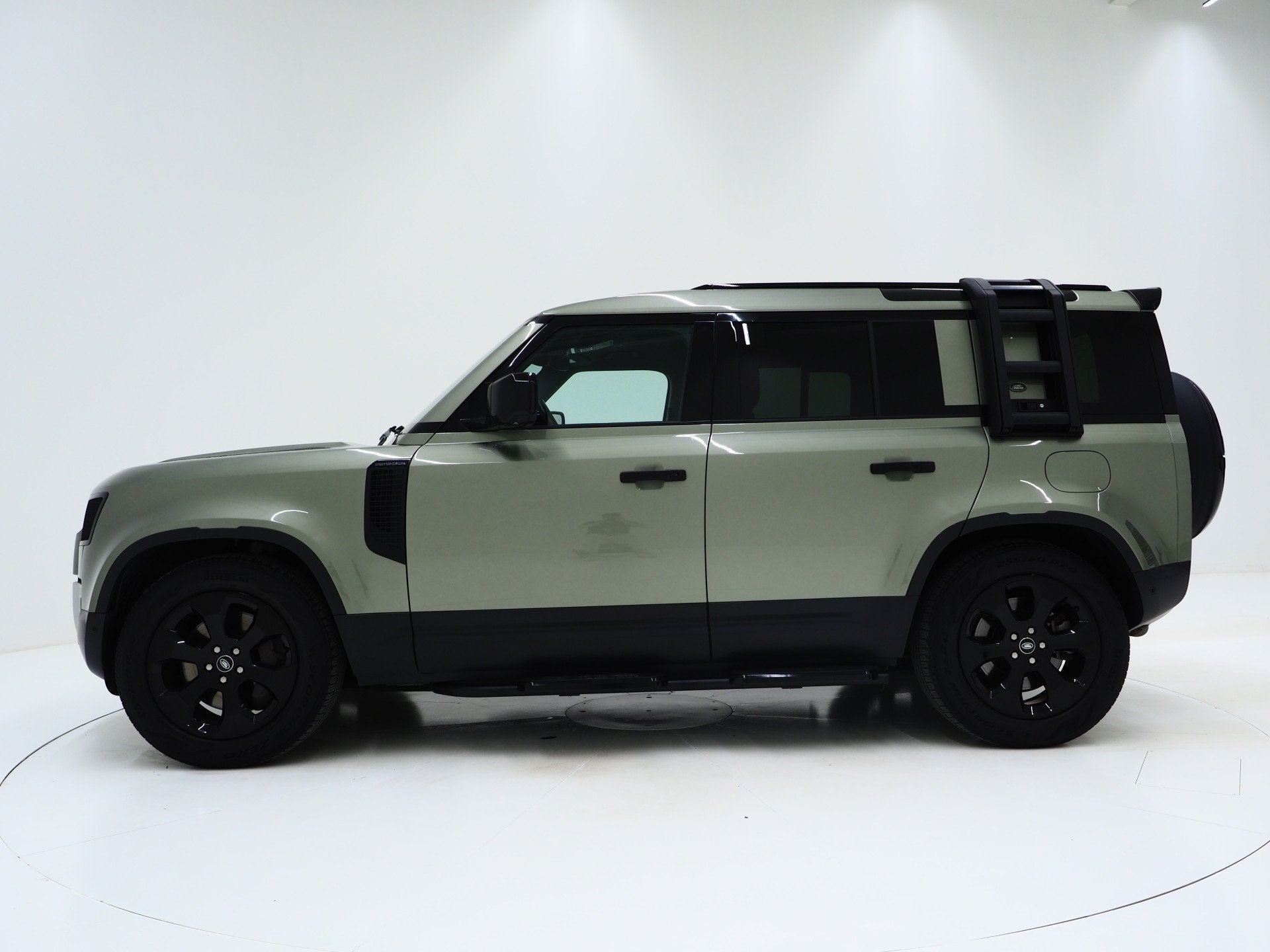 Land Rover Defender 110 2.0 P400e 110 | Panoramadak | Trekha, Automaat, 53 km, 404 pk, Gebruikt