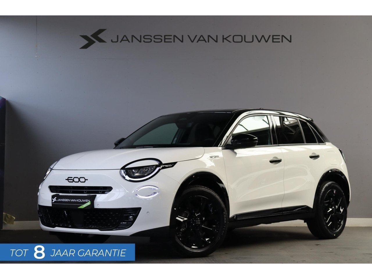 Fiat 600E Sport 54 kWh Navi / Carplay / Camera / 2+6 Jaar Ga, Automaat, Gebruikt, 156 pk, Automatische klimaatregeling