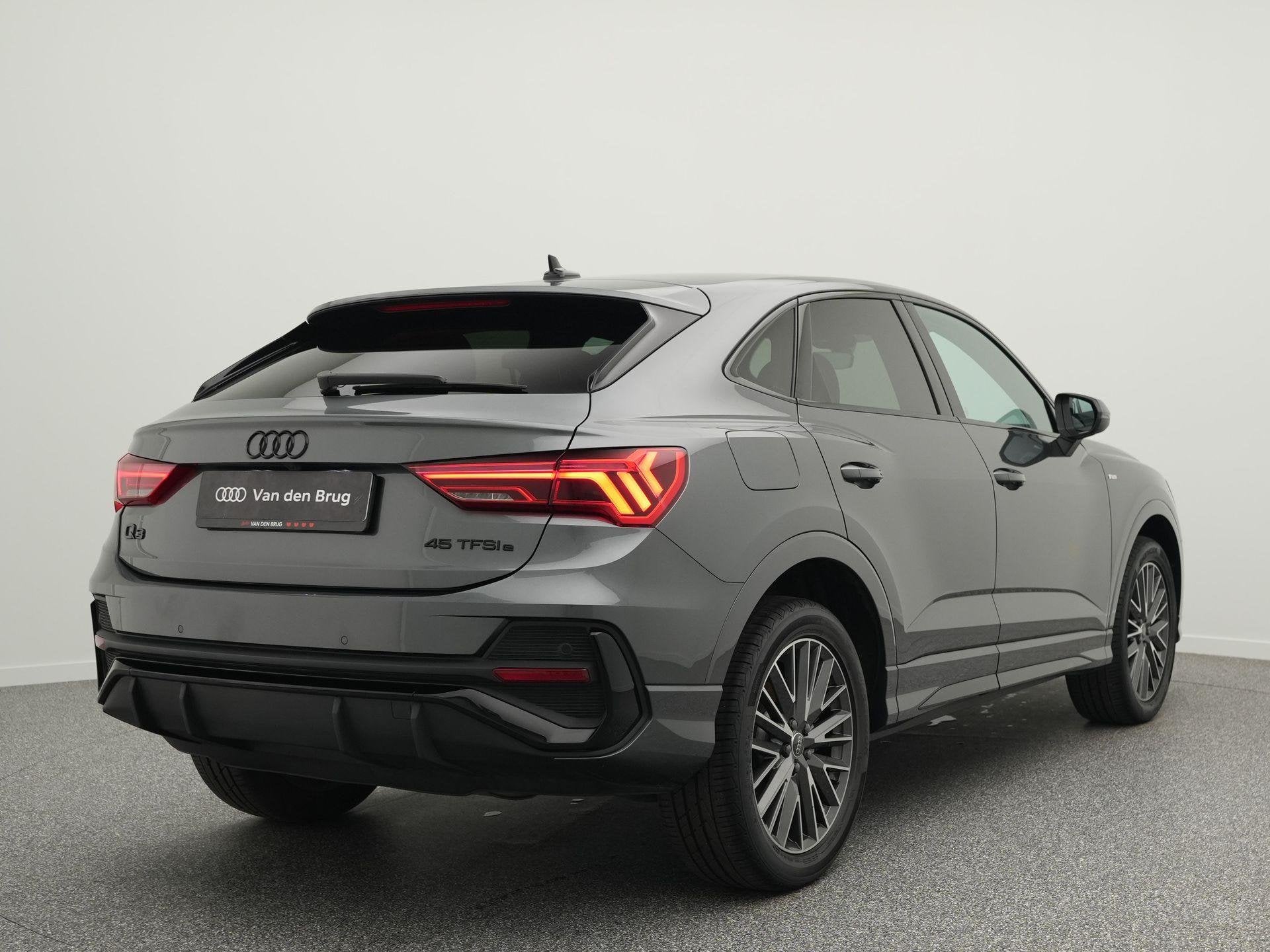 Audi Q3 Sportback 45 TFSI e 245 PK S Edition Automaat | Navi, Leder en Stof, Hybride Elektrisch/Benzine, 13 kWh, SUV of Terreinwagen