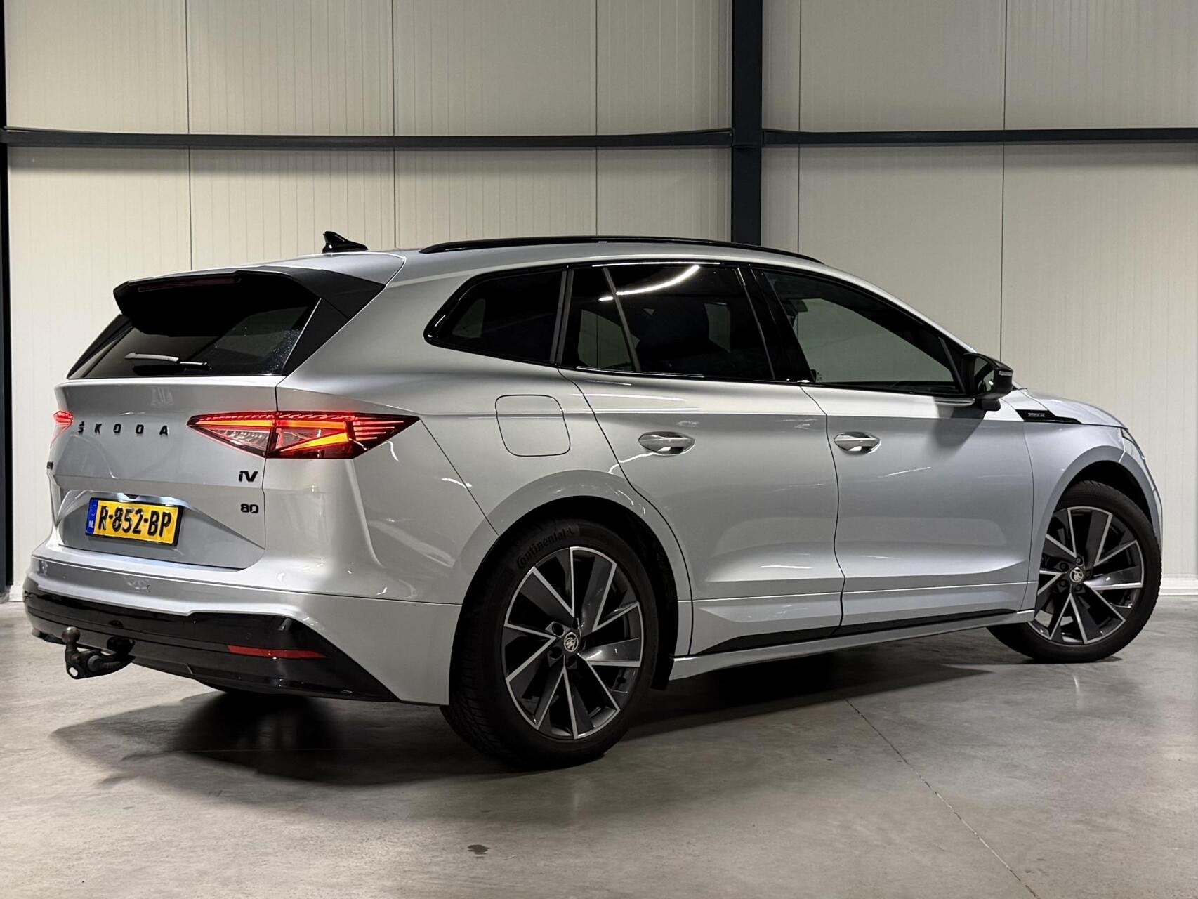 Skoda Enyaq iV 80 Sportline Warmtepomp Head-up Trekhaak NAP, Auto's, Automaat, Achterwielaandrijving, Gebruikt, 495 min