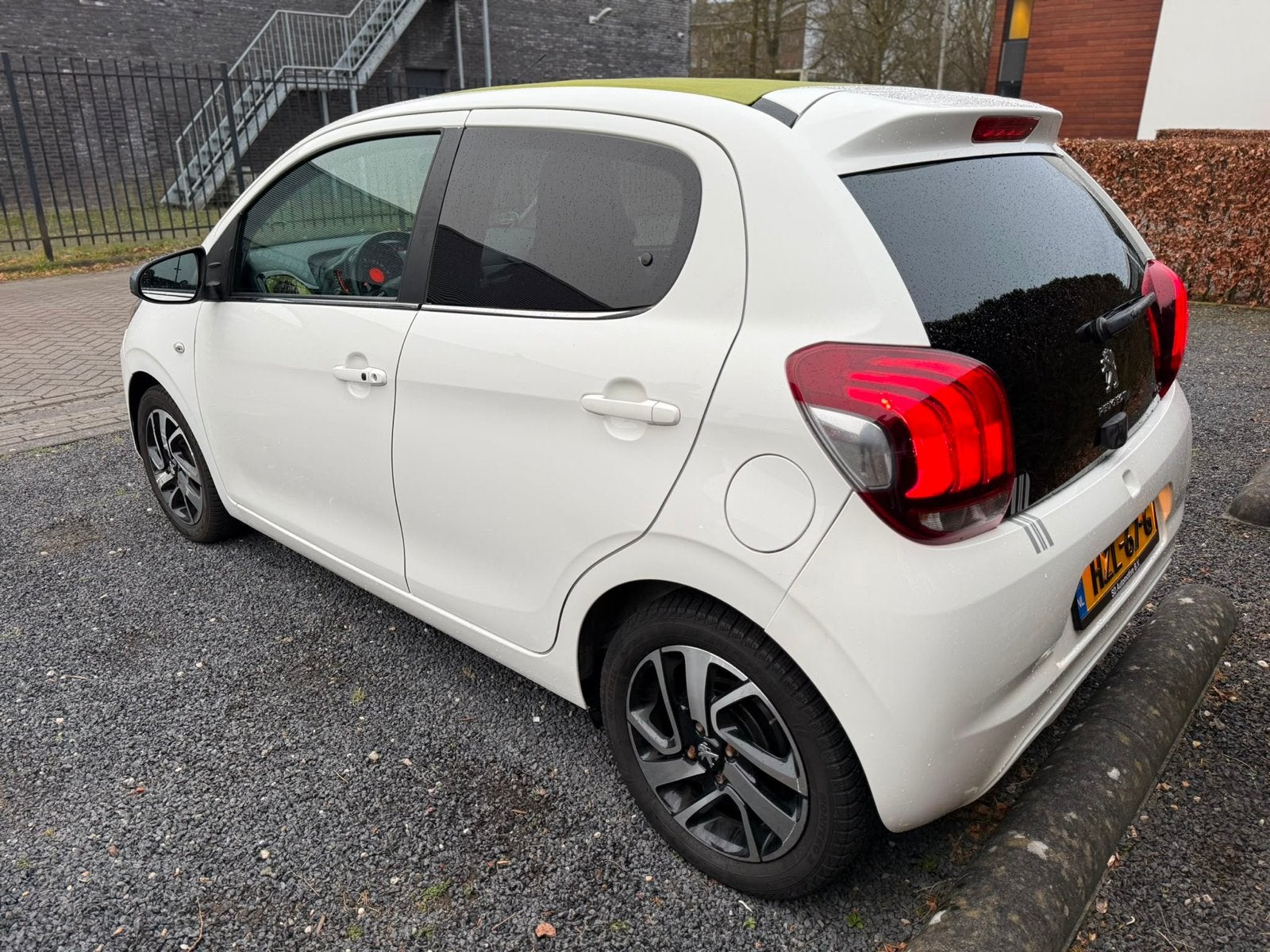 Peugeot 108 1.0 E-VTI 72pk 5D | PANO | 2018 Wit, Voorwielaandrijving, 4 stoelen, Wit, Bedrijf