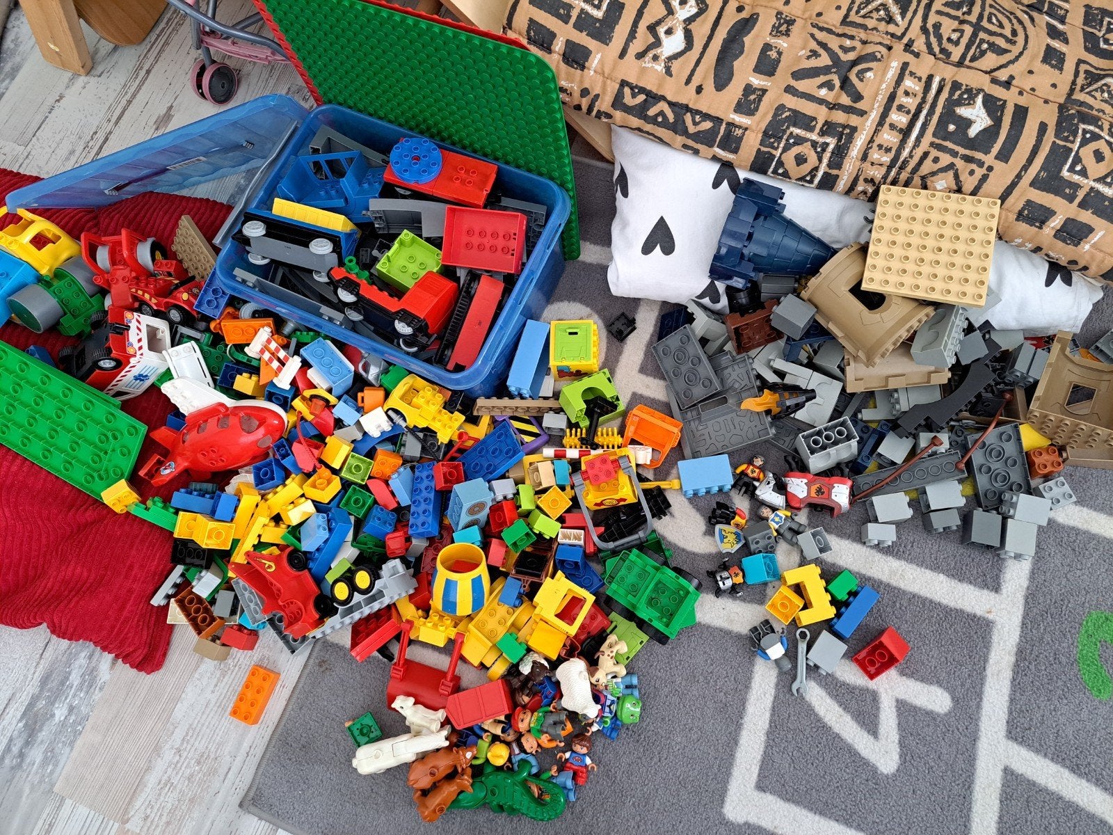 Grote partij Lego Duplo met o.a trein en rails