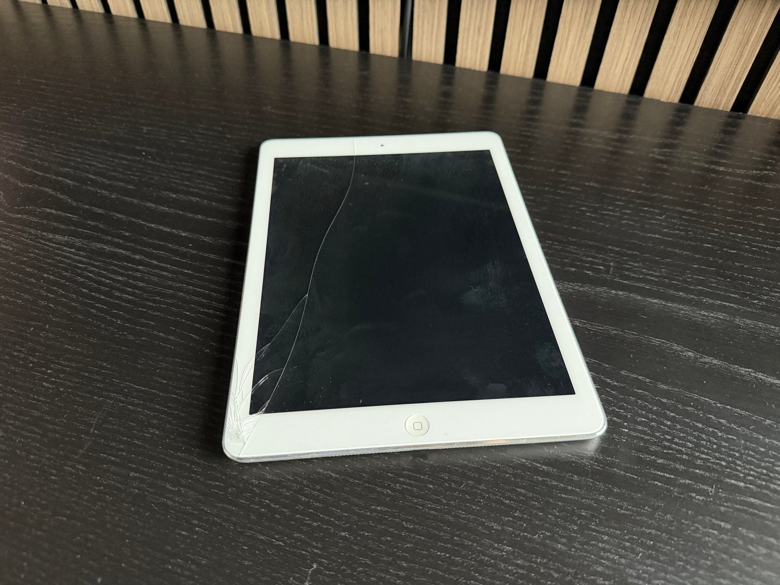 Apple iPad Air (1e generatie) met gebarsten scherm, Computers en Software, Apple iPads, 10 inch, Wit, Apple iPad Air, Ophalen of Verzenden