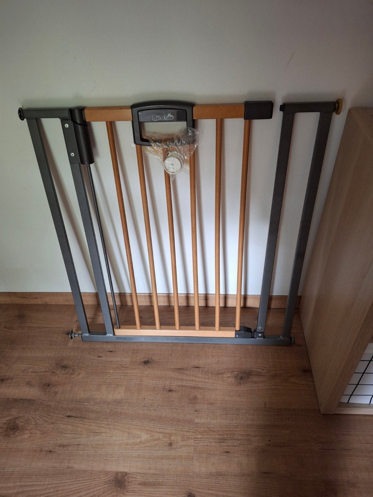Traphekje met 3 plastic rondjes, mist 1, Ophalen, Gebruikt, Hout, Klemhekje