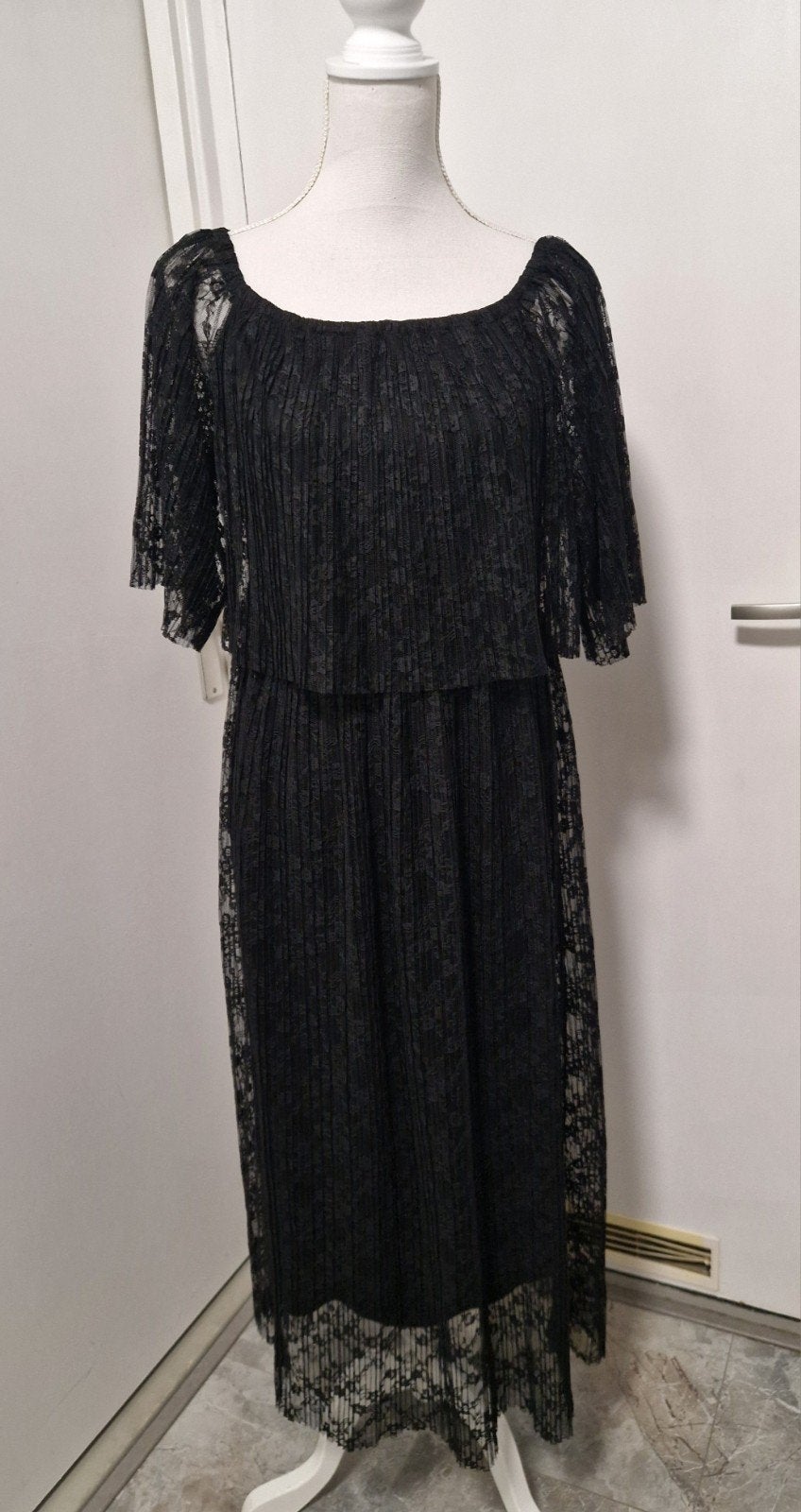 Mint & Berry Zwarte Kant Plissé Maxi Jurk - Maat 38 (M), Kleding | Dames, Jurken, Maat 38/40 (M), Zwart, Ophalen of Verzenden
