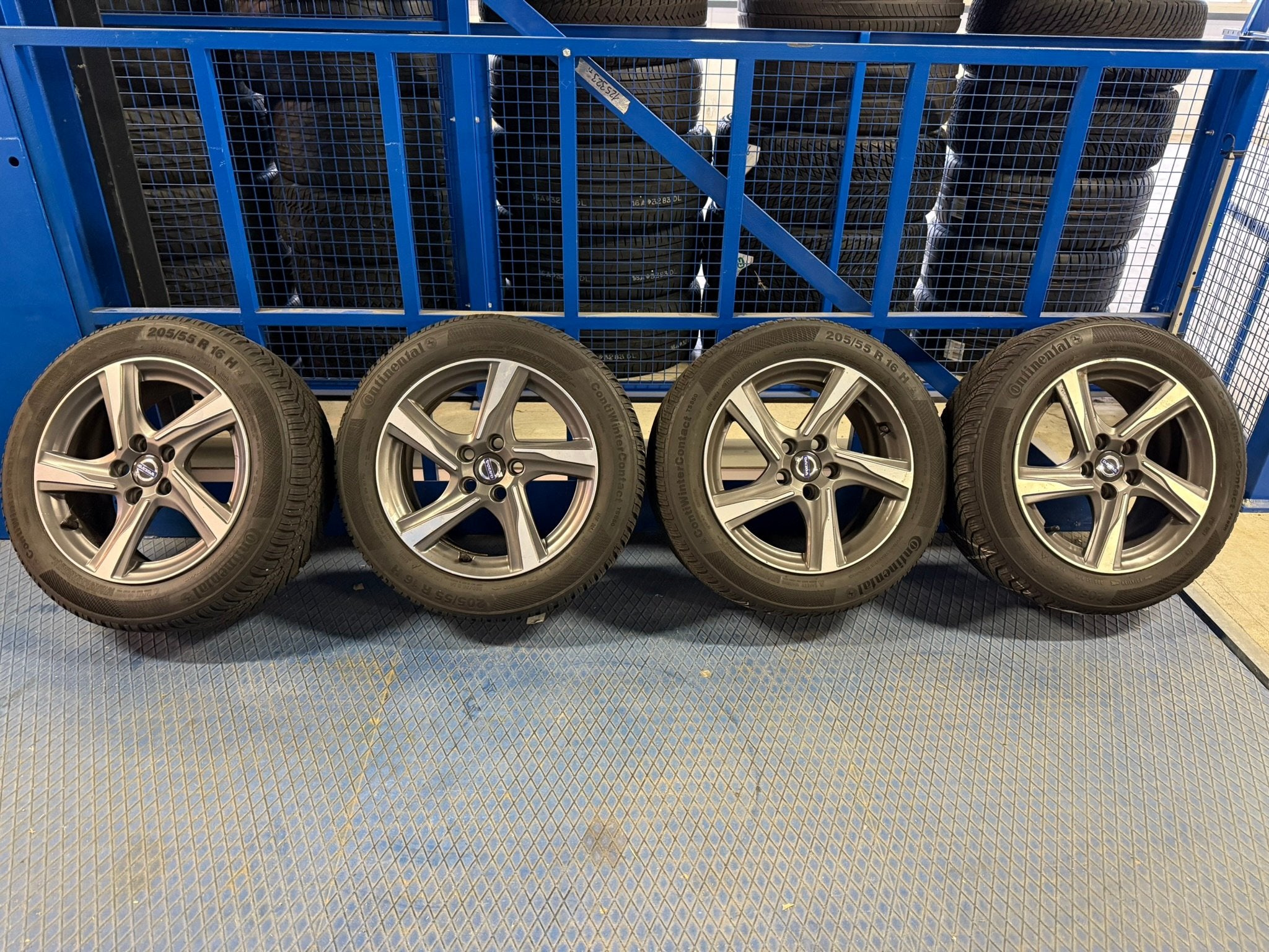 16'' Ixion - V40 - Continental Winter contact - 205/55 R16