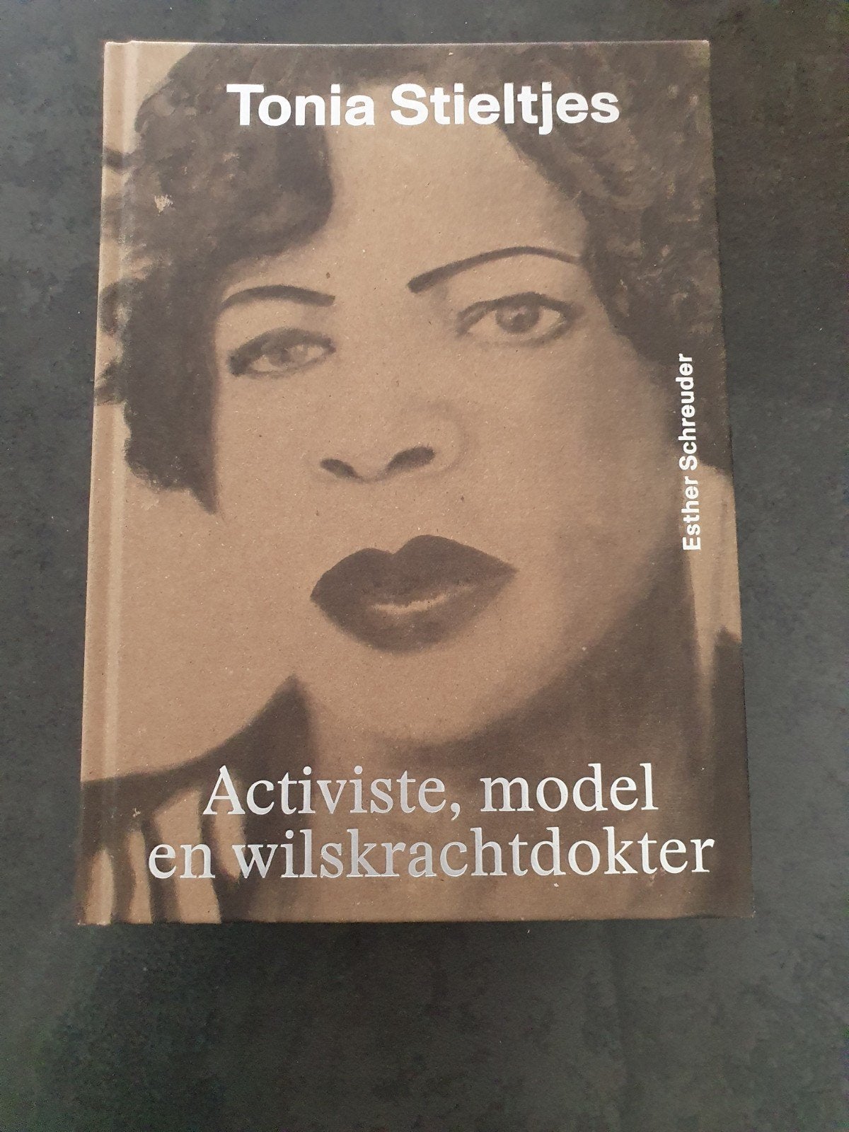Tonia Stieltjes - Activiste, model en wilskrachtdokter, Ophalen of Verzenden, Nieuw, Esther Schreuder