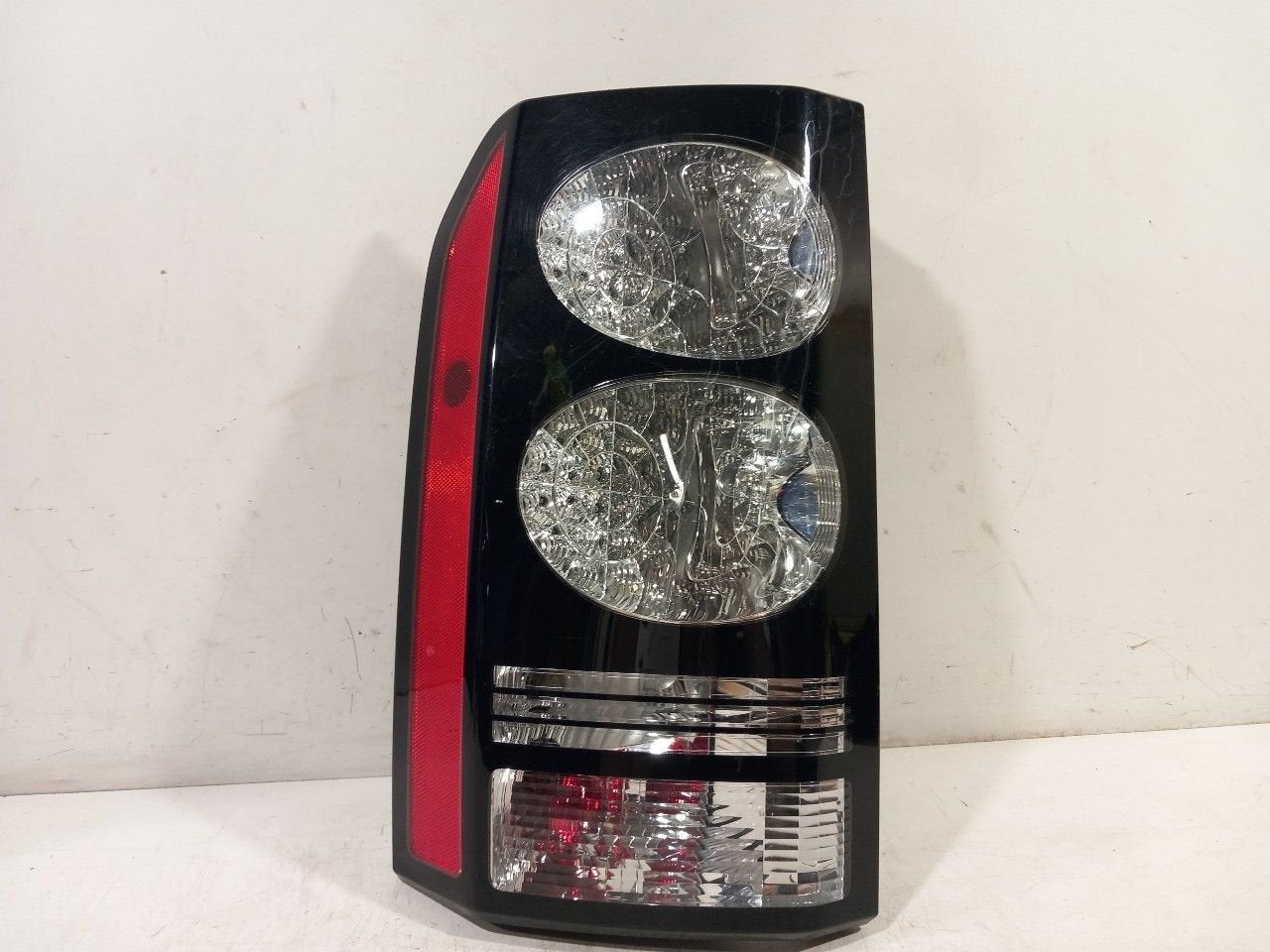 Achterlicht links buiten Land Rover Discovery, Auto-onderdelen, Verlichting, Onderdelen@venauto.nl, Van der Ven Autorecycling B.V.