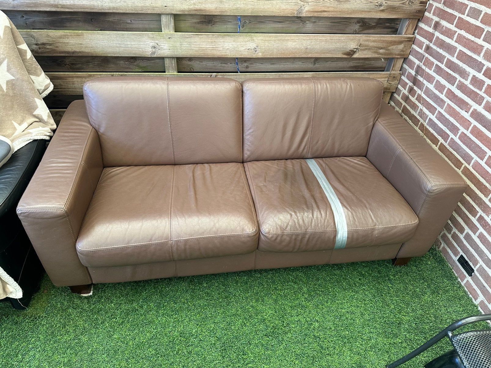 Gratis af te halen een taupe bruin kleurige bank, Ophalen, Gebruikt, 75 tot 100 cm, Leer