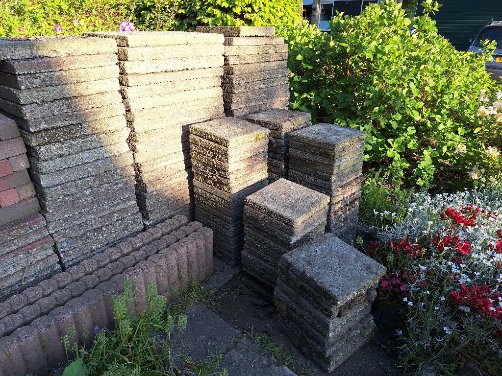 Tuintegels 30 M2 en opsluitbanden gratis afhalen, Tuin en Terras, Tegels en Klinkers, Ophalen, Gebruikt, 10 m² of meer, Grind
