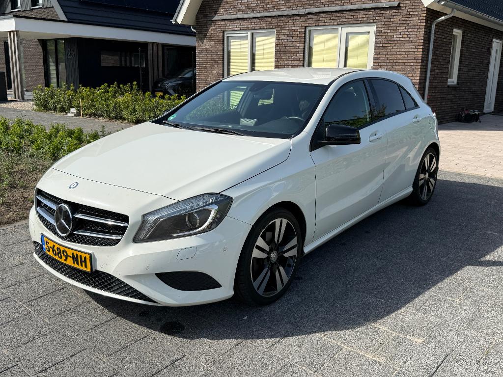 Mercedes A180 | Night Package | Cruise | Dodehoek | APK+ONH, Auto's, Mercedes-Benz, Voorwielaandrijving, Zwart, 4 cilinders, Wit