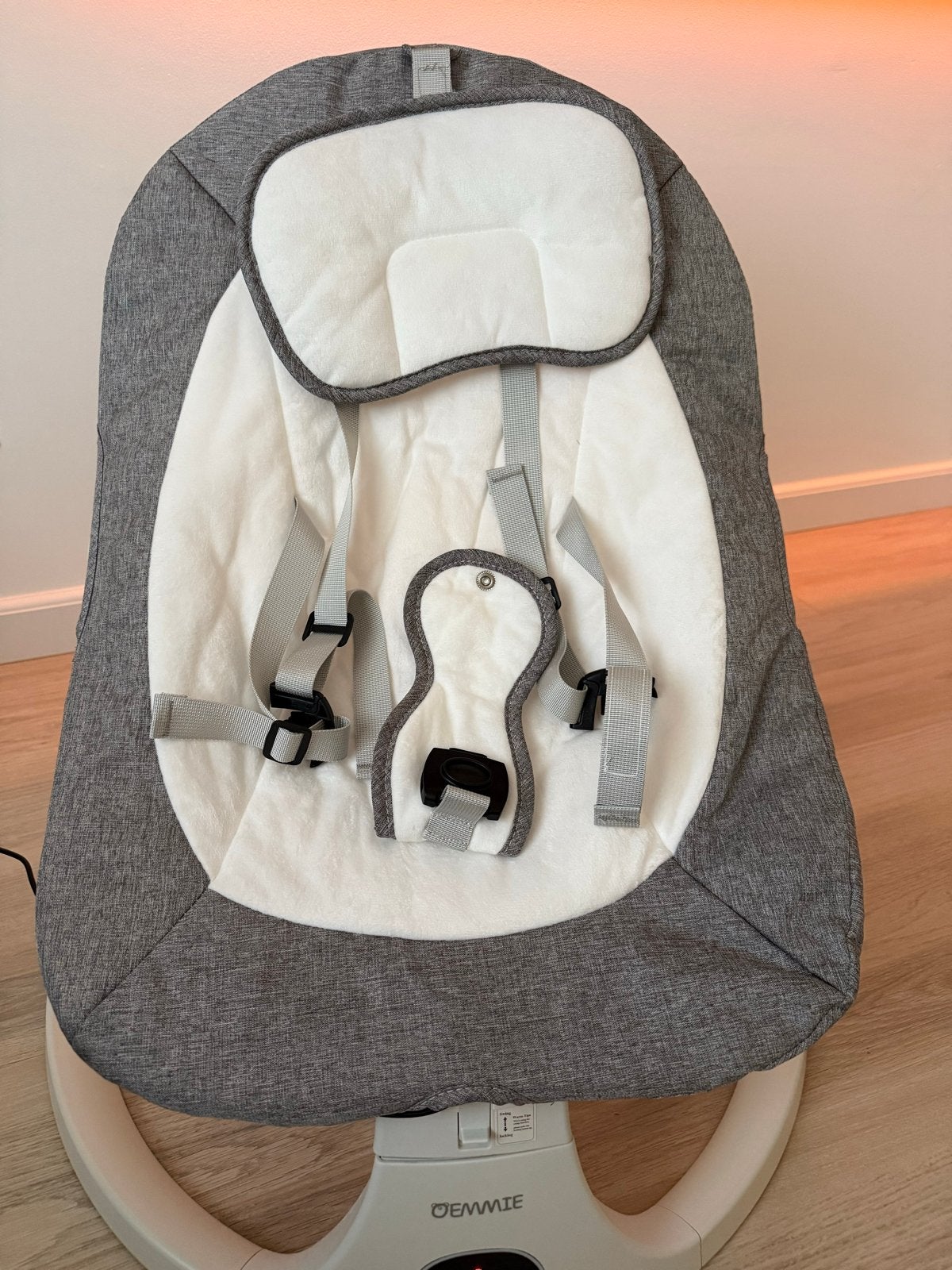 Oemmie Elektrische Wipstoel - Baby Swing - Grijs, Kinderen en Baby's, Wipstoeltjes, Wipstoel, Ophalen, Overige merken, Met gordel(s) of riempje(s)