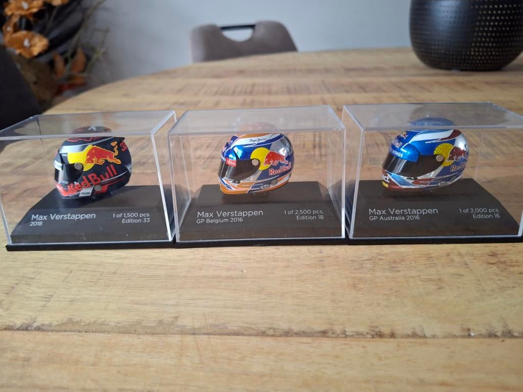 Max Verstappen 1:8 Helmpjes Collectie (3 stuks), Ophalen of Verzenden, Zo goed als nieuw, Formule 1