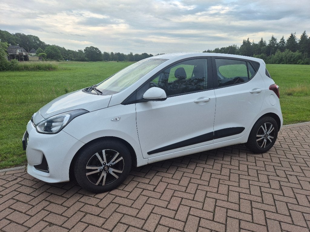 Hyundai i10 1.0i 66pk 2019 Wit, Auto's, Hyundai, Voorwielaandrijving, Stof, 31 €/maand, 4 stoelen