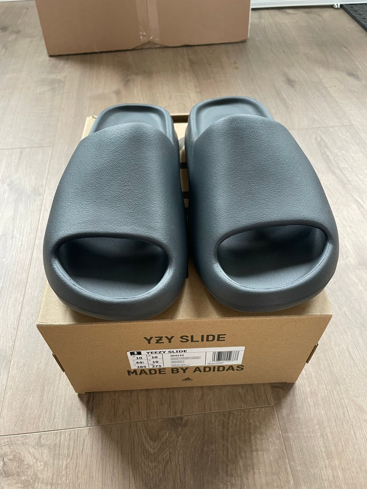Adidas Yeezy Slide 'Granite' - Maat 44,5, Ophalen, Nieuw, Overige kleuren, Slippers