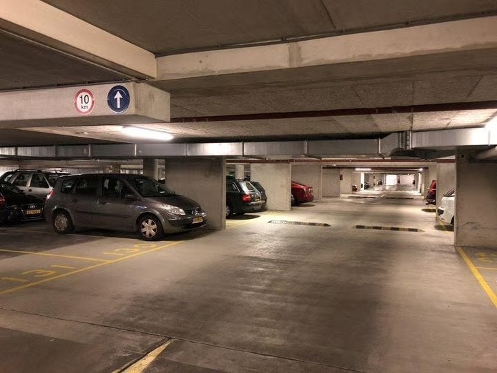 Parkeerplaats, Huizen en Kamers, Amsterdam