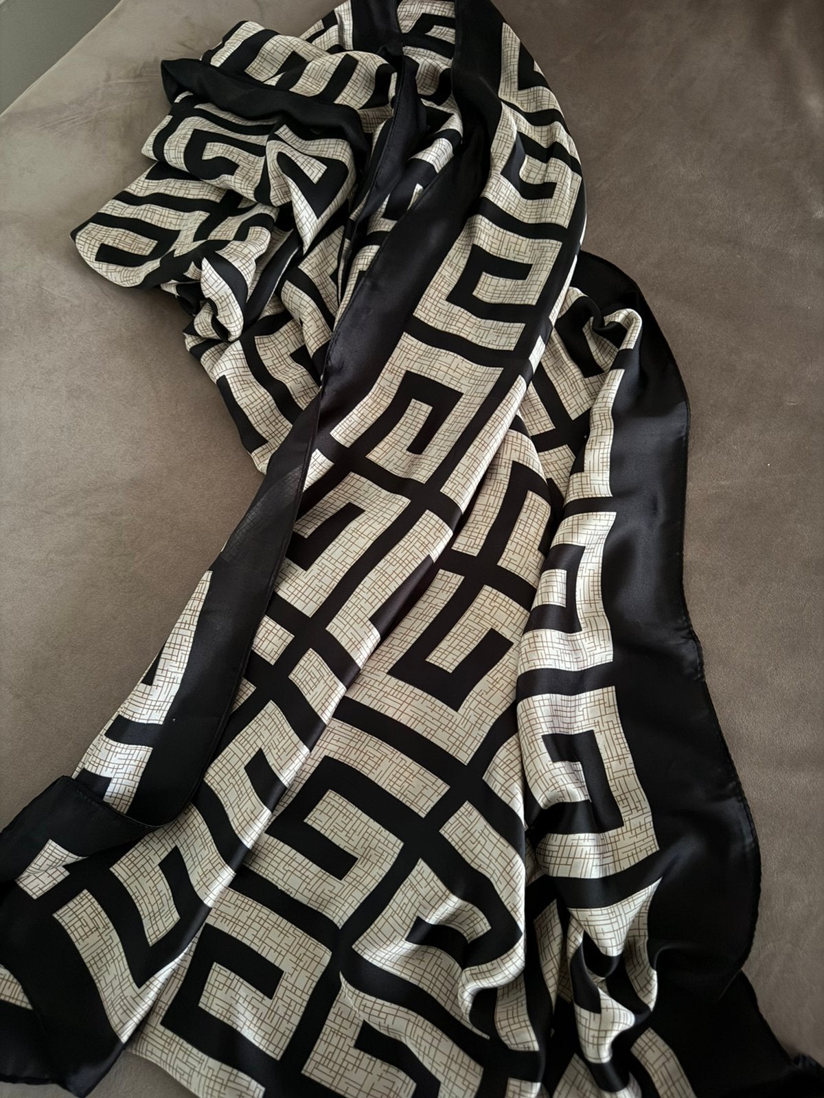Fendi sjaal, Ophalen of Verzenden, Zo goed als nieuw, 100 cm of meer, Losse buckle of gesp
