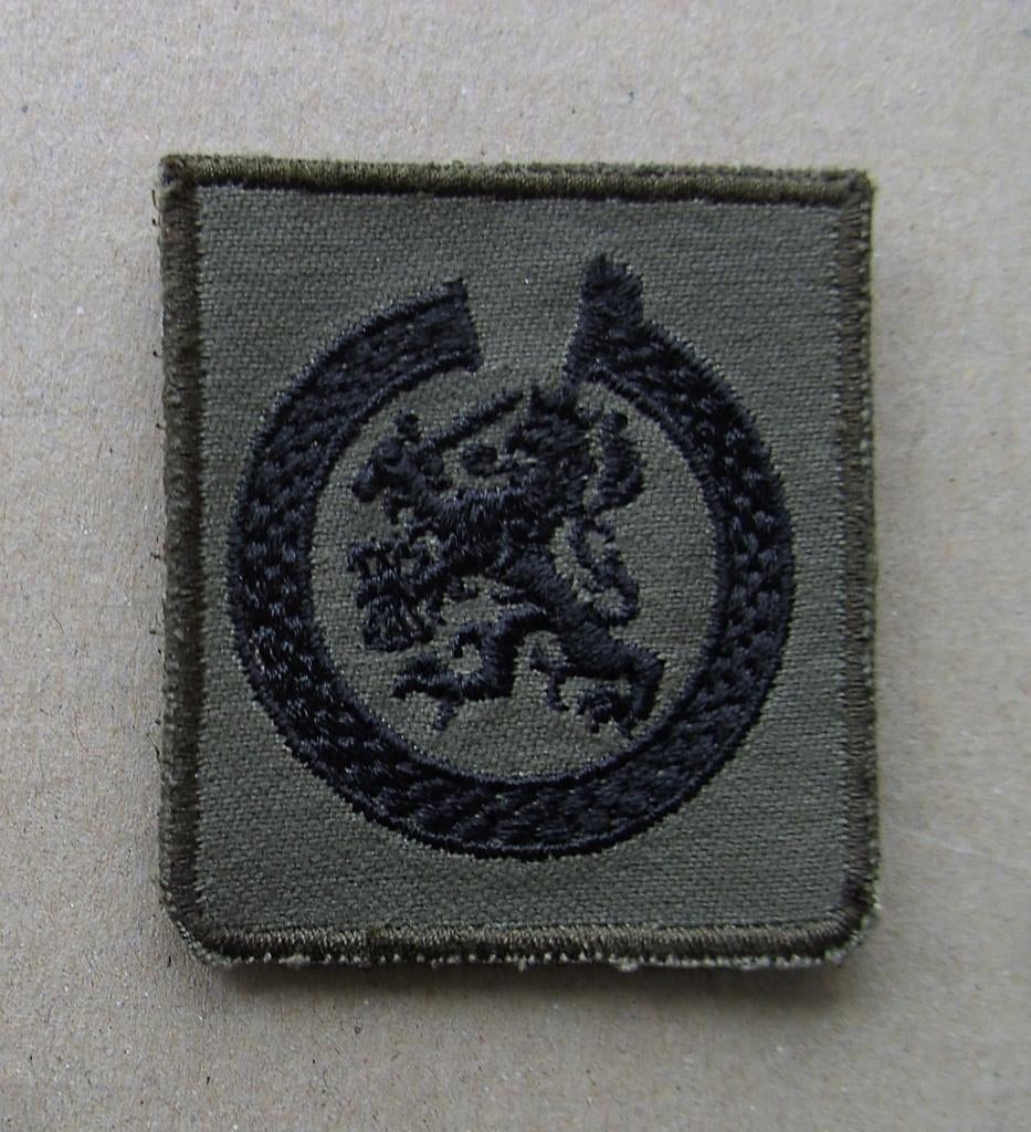 5x5 embleem  -  HJV  Hogere Juridische Vorming, Ophalen of Verzenden, Landmacht, Nederland, Embleem of Badge