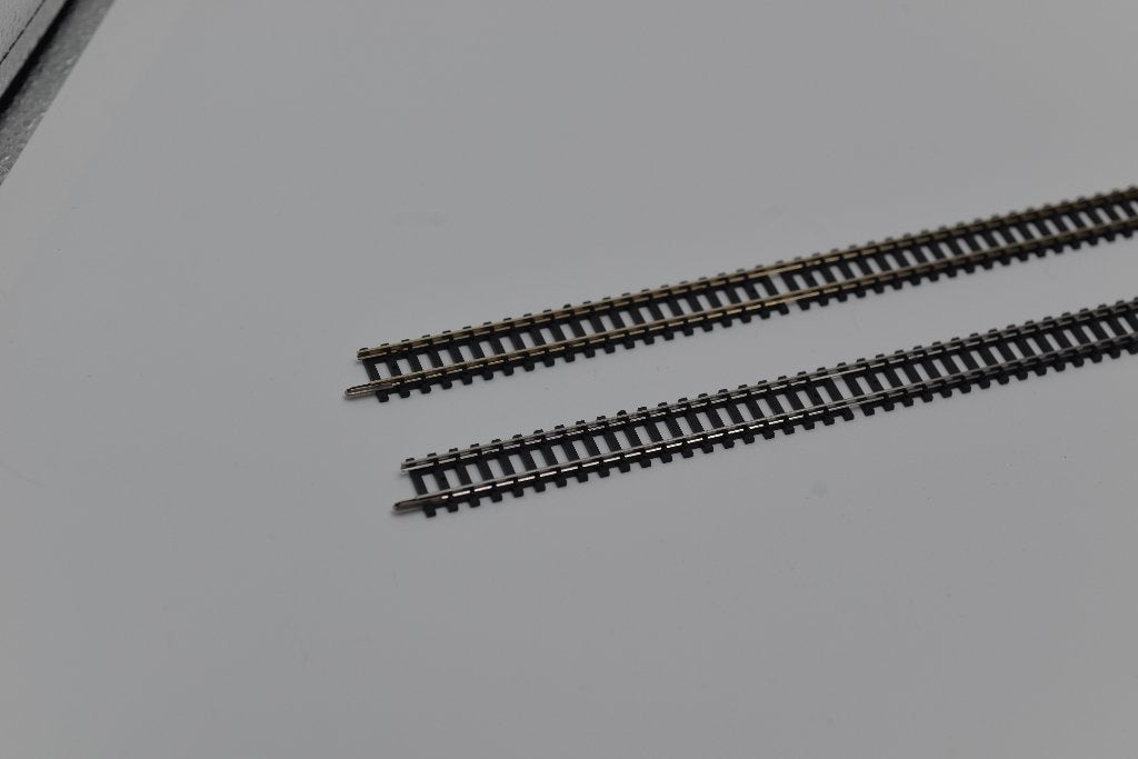 2X Minitrix 4904 lange rechte rails, -, Gelijkstroom of Wisselstroom, Rails, Ophalen of Verzenden