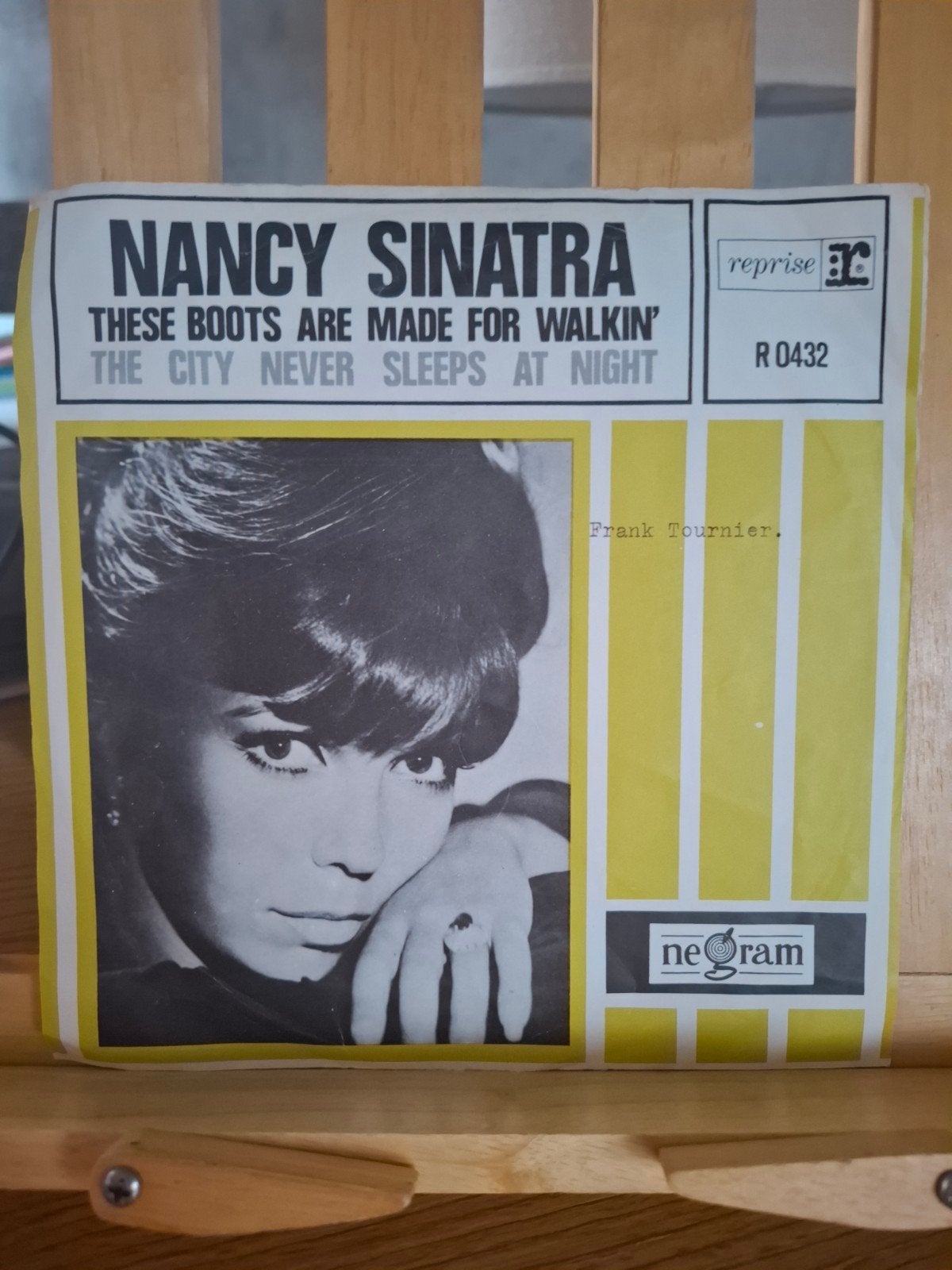 single:Nancy sinatra - these boots are made for walkin', Ophalen of Verzenden, Pop