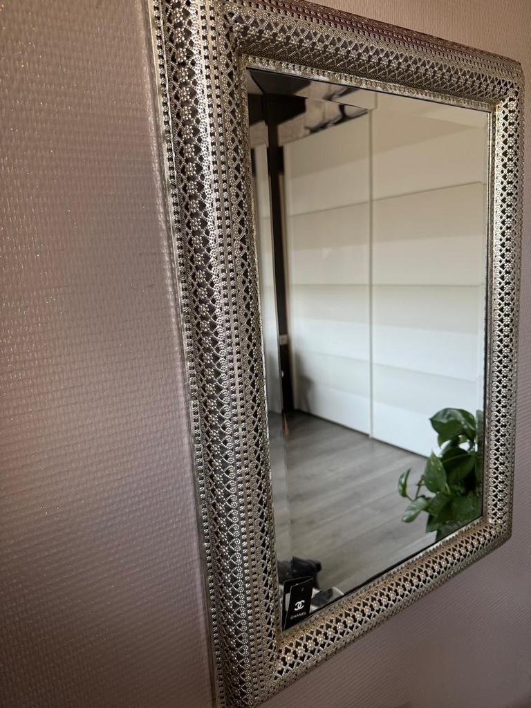 Decoratieve spiegel met sierlijk frame zilveren, Huis en Inrichting, Woonaccessoires | Spiegels, Nieuw, Ophalen