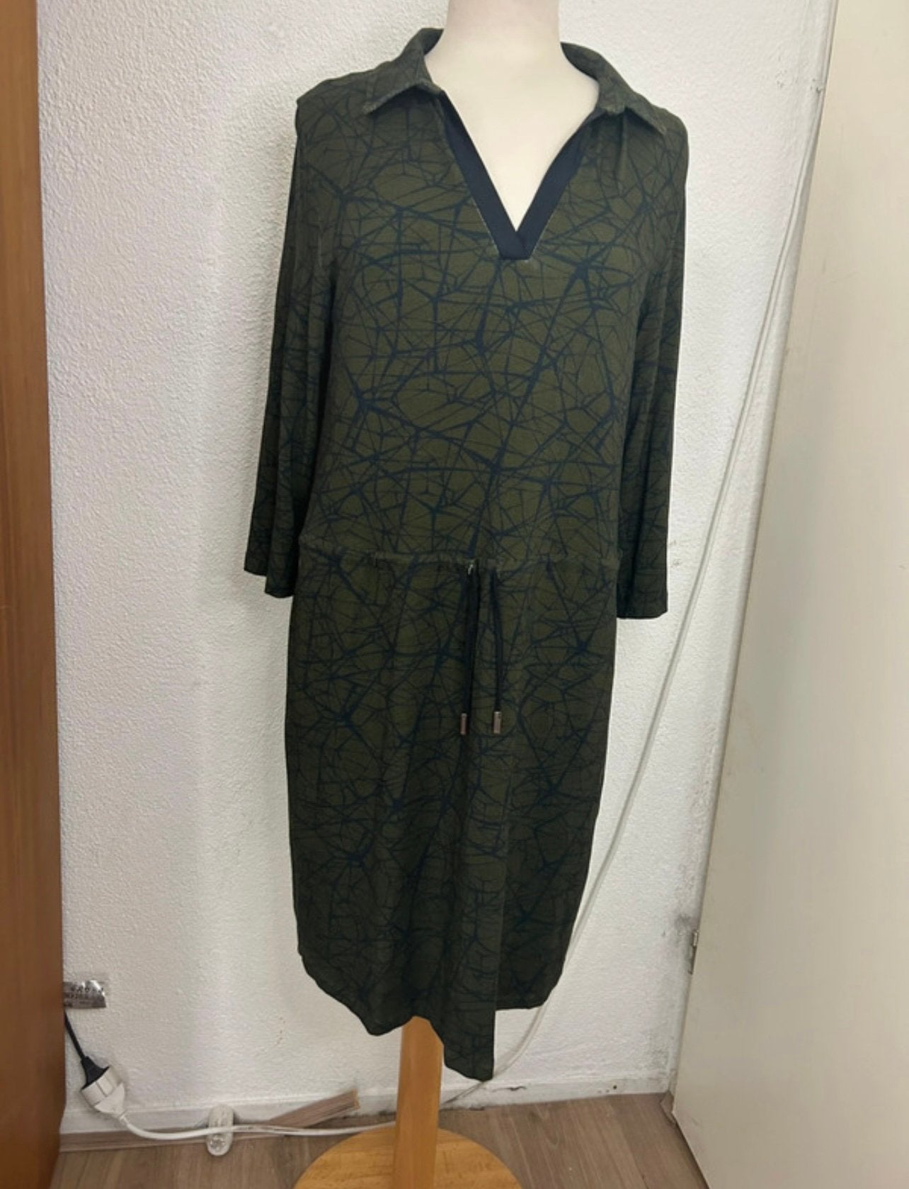 Groene dames jurk | Ivy Beau | maat L | 96% viscose, Kleding | Dames, Maat 42/44 (L), Ophalen of Verzenden, Gedragen, Boven de knie